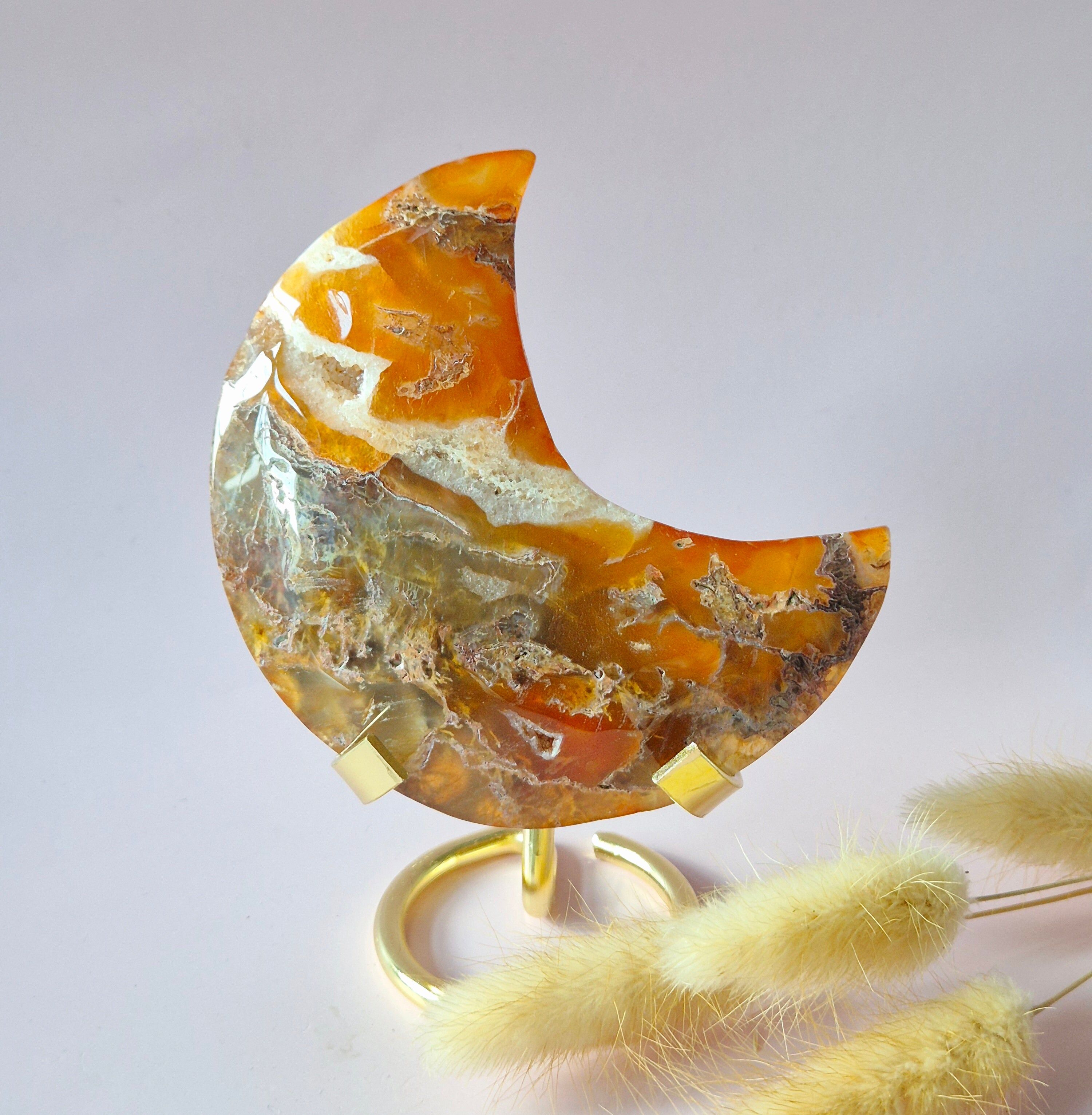 Roter Druzy-Moosachat-Mond auf Ständer – 200 g Edelstein-Statement-Piece