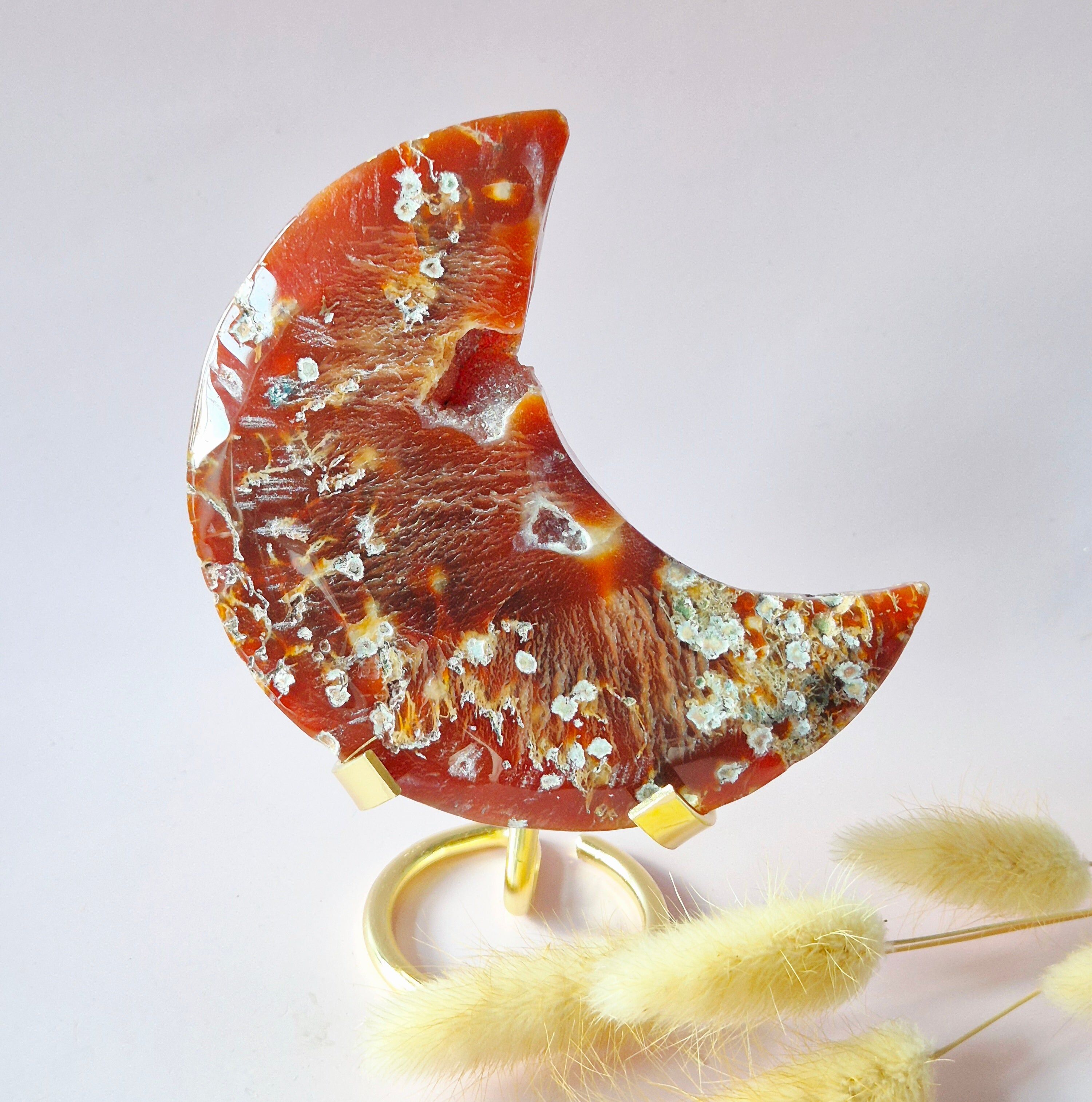 Roter Druzy-Moosachat-Mond auf Ständer – 238 g Edelstein-Statement-Piece