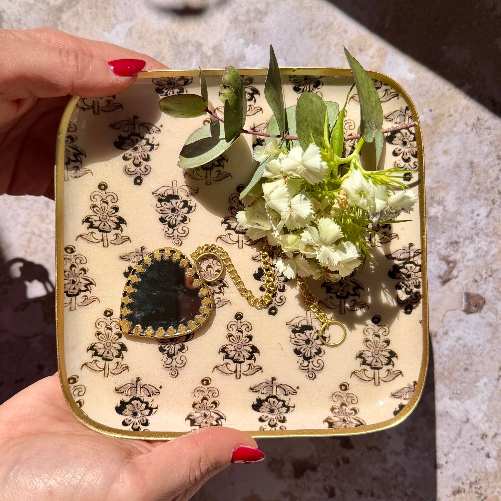 Hoya enameled metal tray, 16x16 cm, gold rim