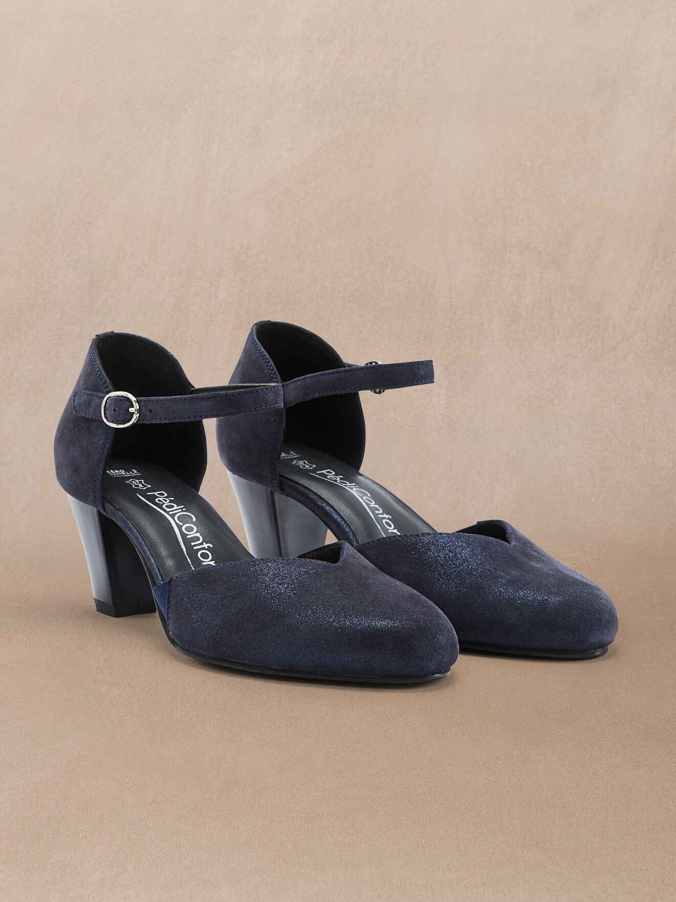 Women's shoes and slippers with elasticated sides (2013309_0001)