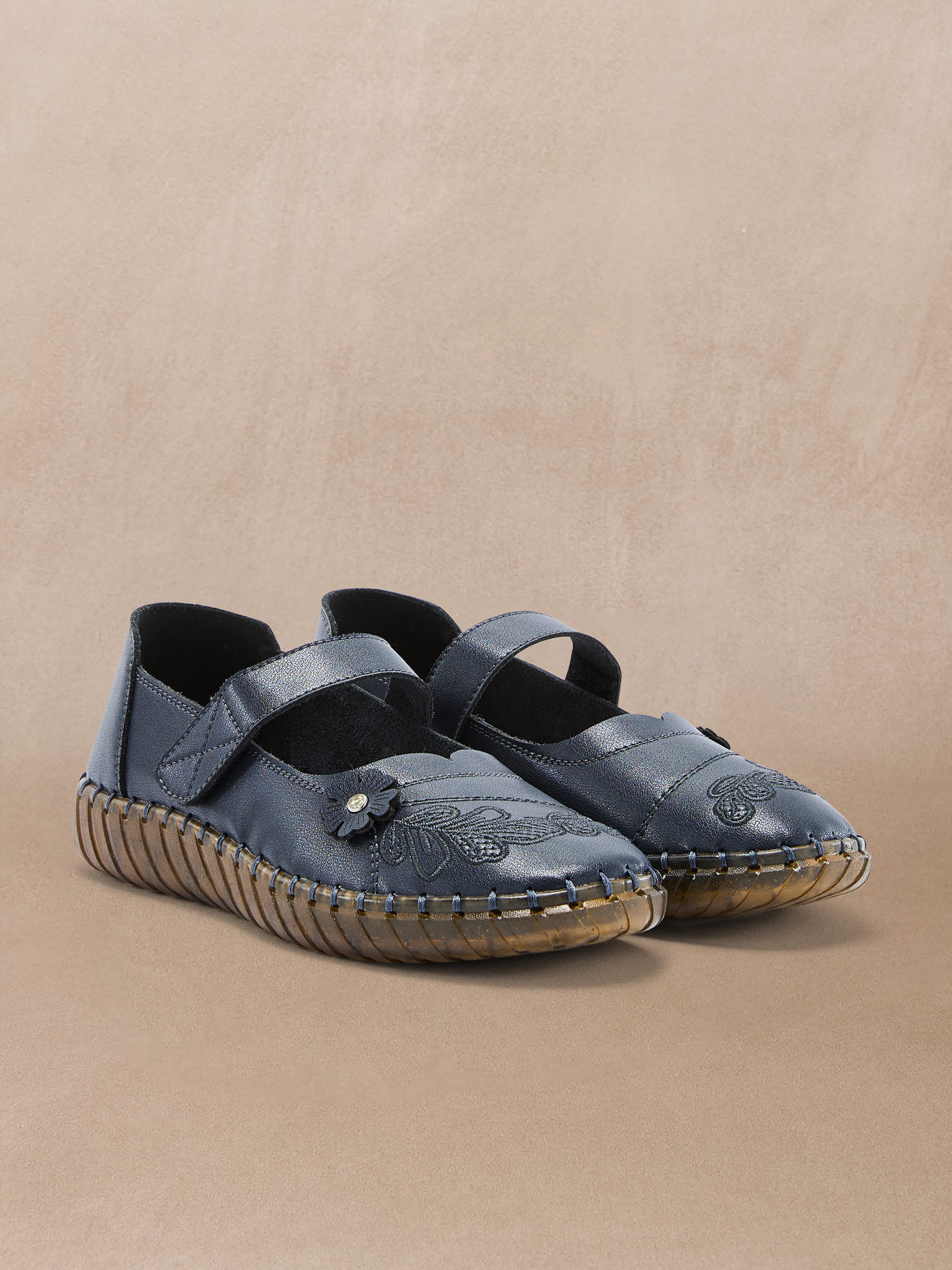 Women's shoes with Velcro closures (2013394_0001)