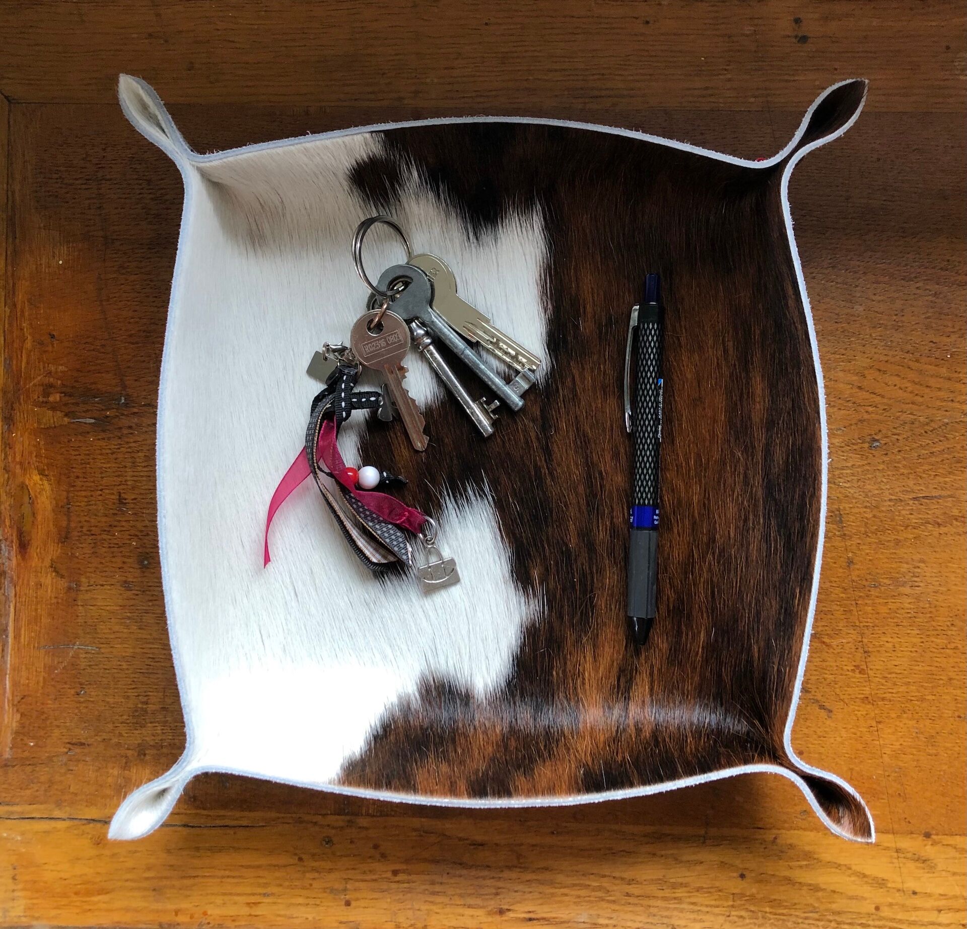 Serviertablett aus normannischem Rindsleder