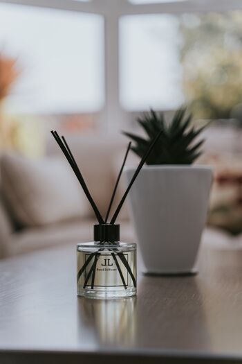 Bouteille de diffuseur de roseaux d'herbe fraîchement coupée avec des bâtons, parfum de maison parfumé au printemps 6