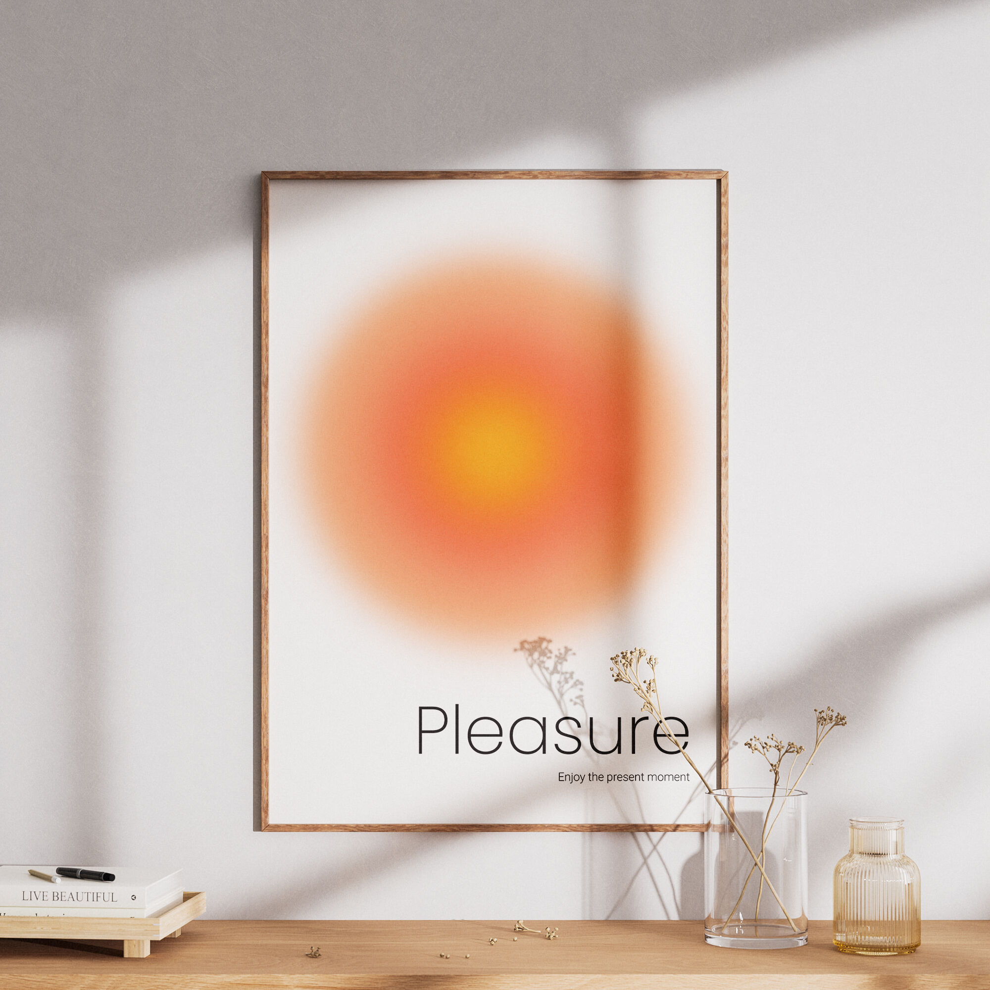 Affiche décorative minimaliste orange dégradé avec texte "Pleasure" design moderne épuré