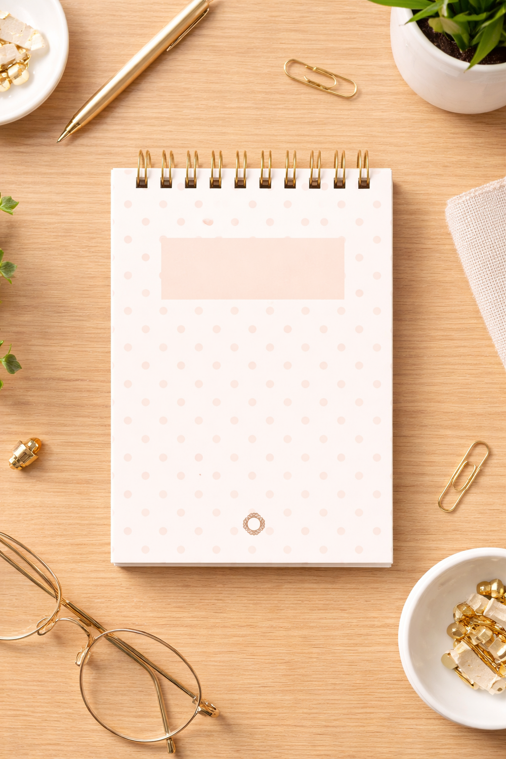 A6 spiral notebook – Laid paper with pink polka dots, dark gold spiral binding – 80g ivory paper (150 pages)