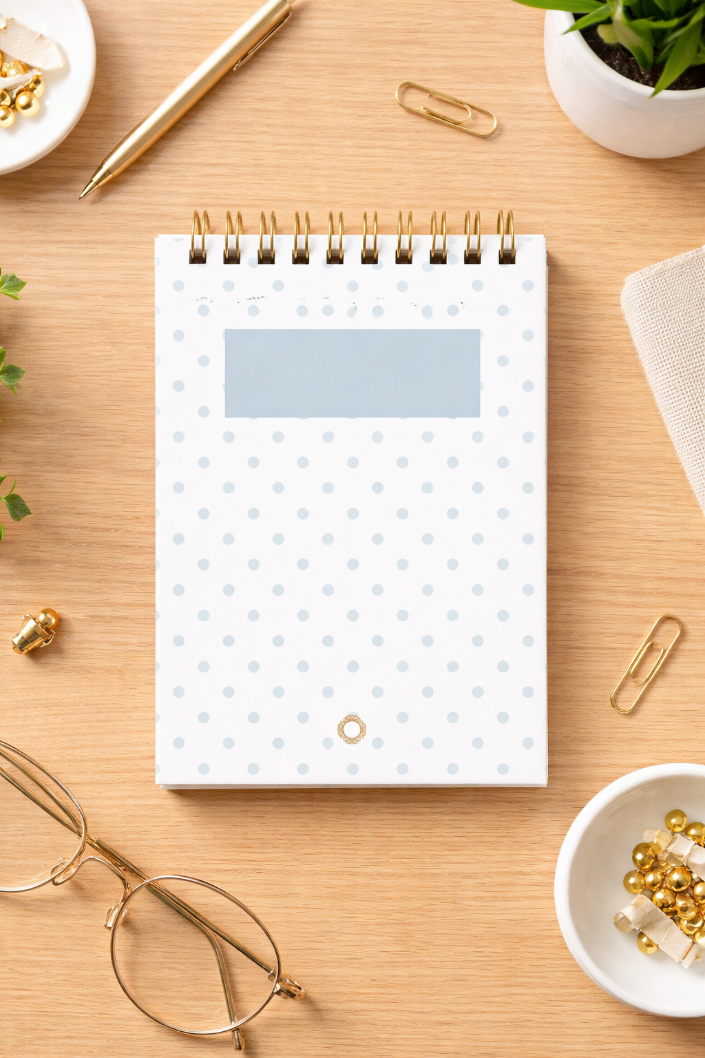 A6 spiral notebook – Laid paper with blue polka dots, dark gold spiral binding – 80g ivory paper (150 pages)