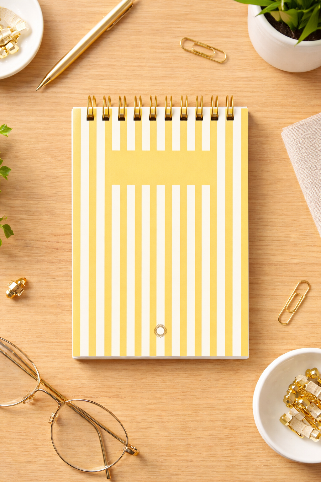 A6 spiral notebook – Laid paper with yellow stripes, dark gold spiral binding – 80g ivory paper (150 pages)