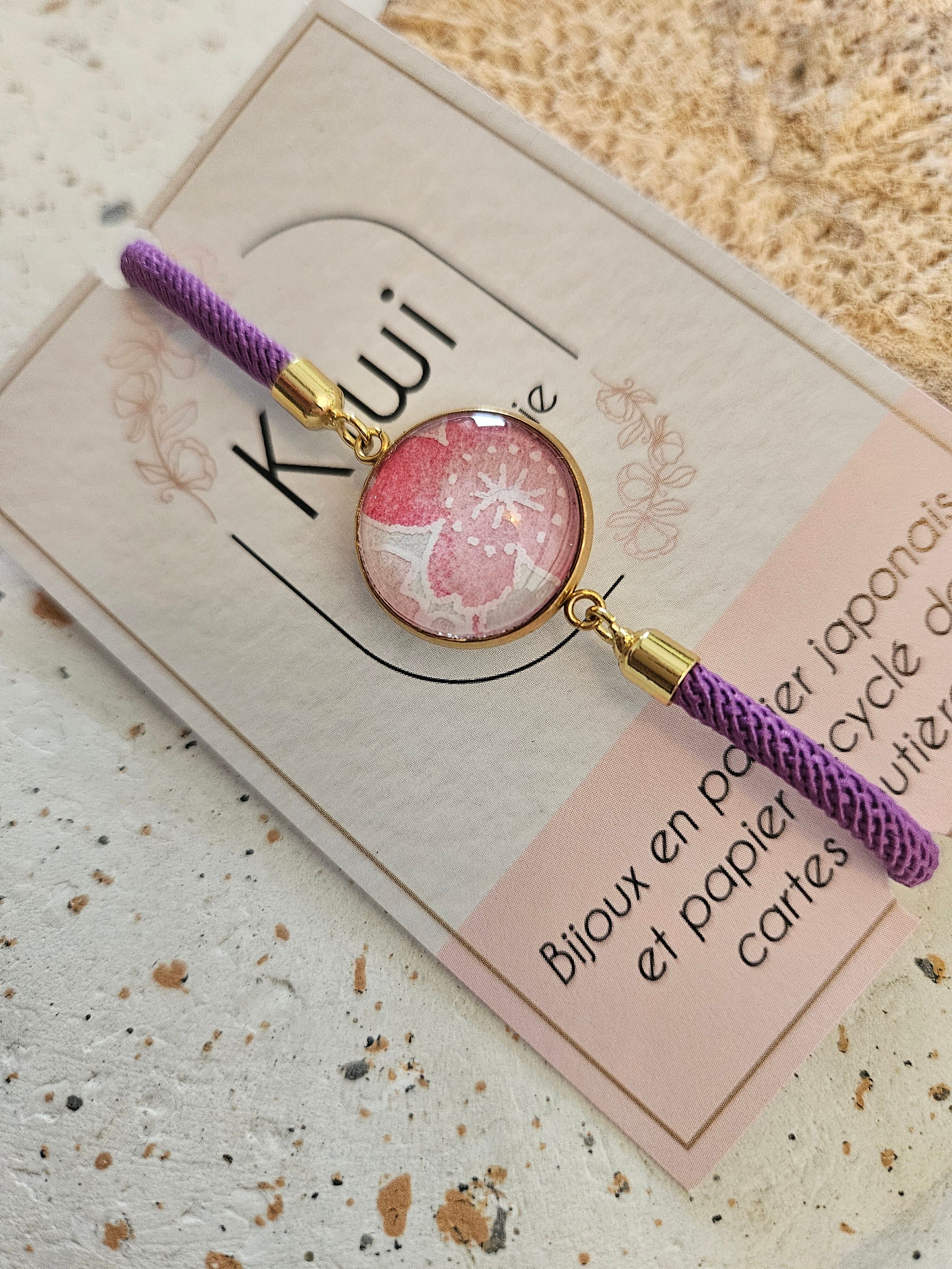 Adjustable bracelet in purple cotton with a light pink flower cabochon