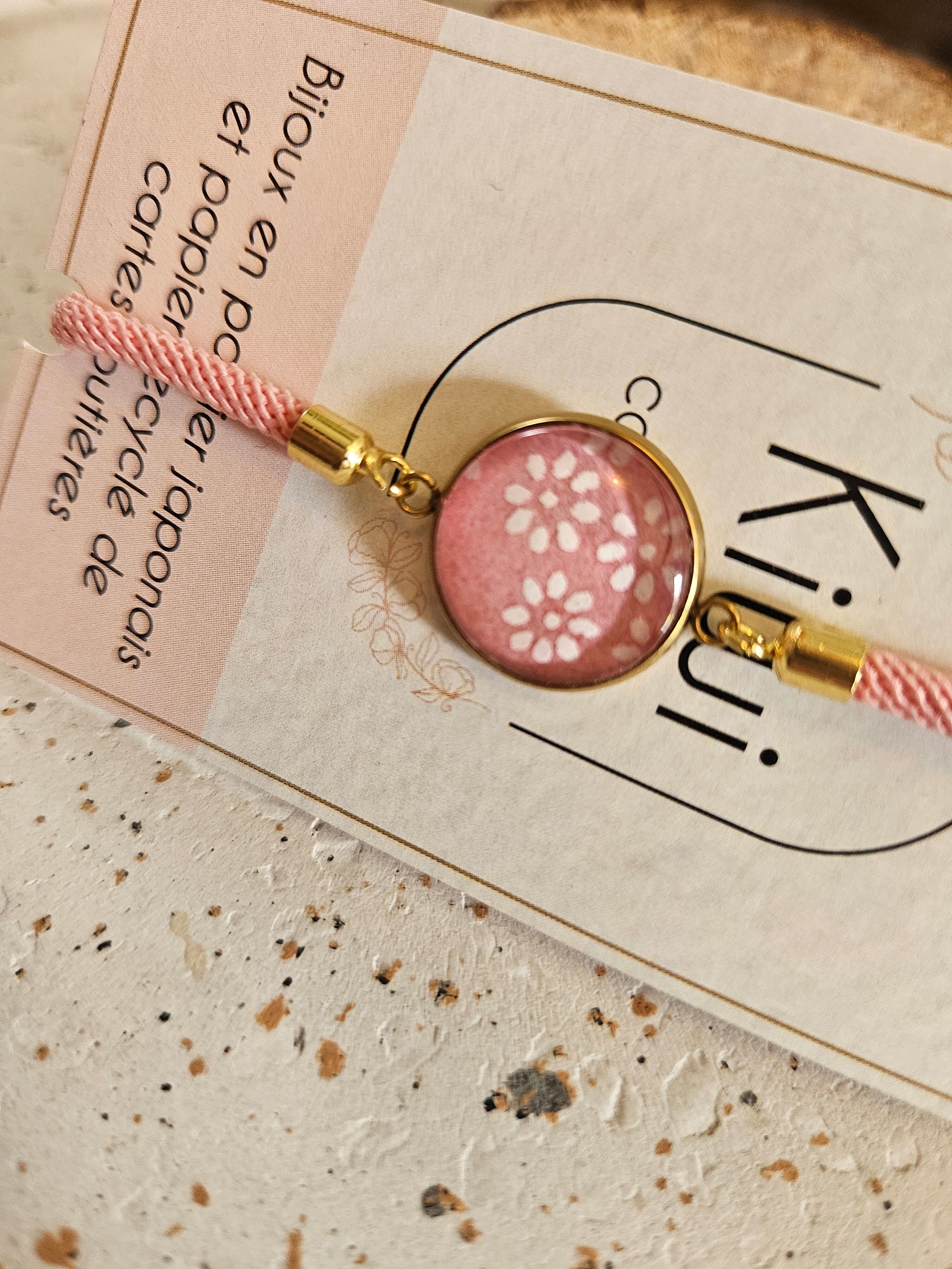 Adjustable pink cotton bracelet - pink cabochon with white flower