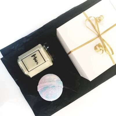 Mum Scented Candle and Bath Bomb Gift Box. Mothers Day Hamper Gift