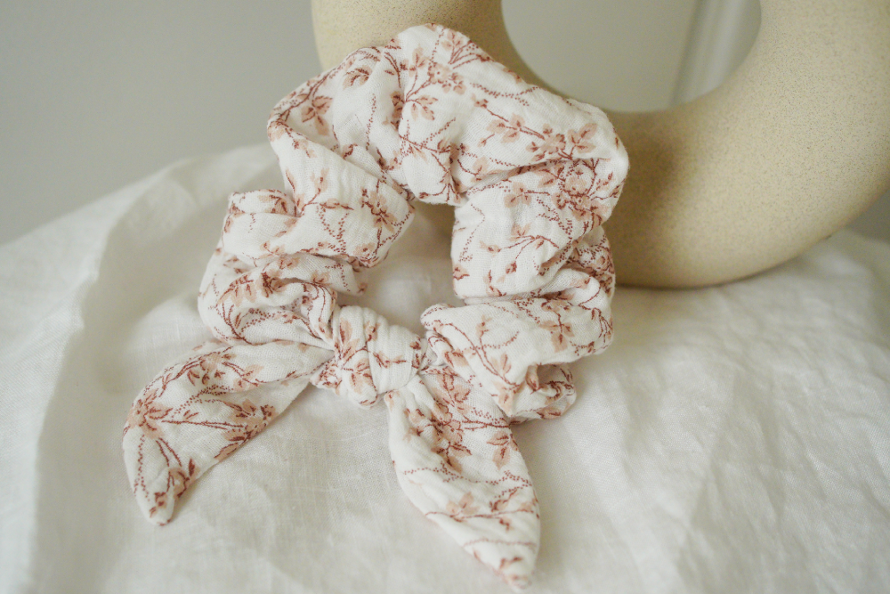 Chouchou Nœud Novalie fleuri ivoire rose poudré