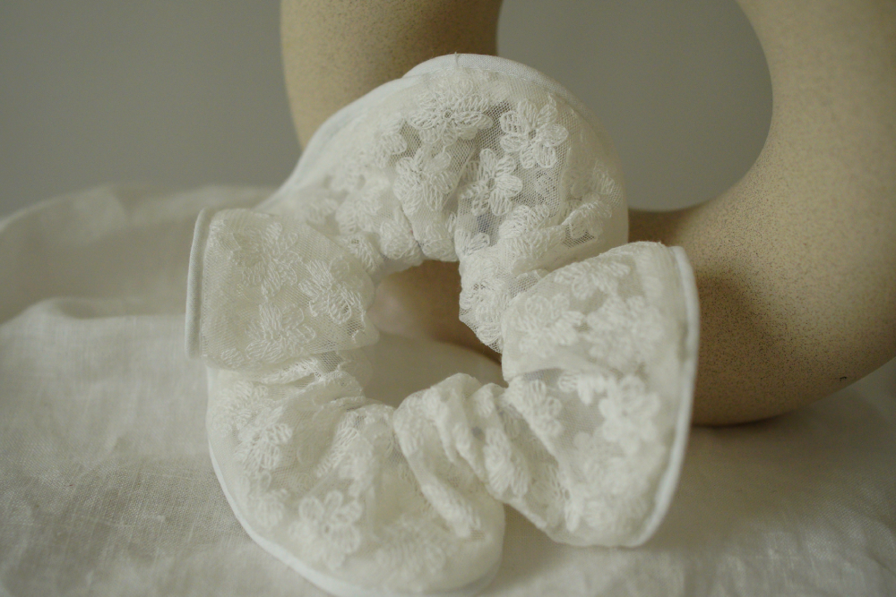 Chouchou Léonore en tulle brodé blanc