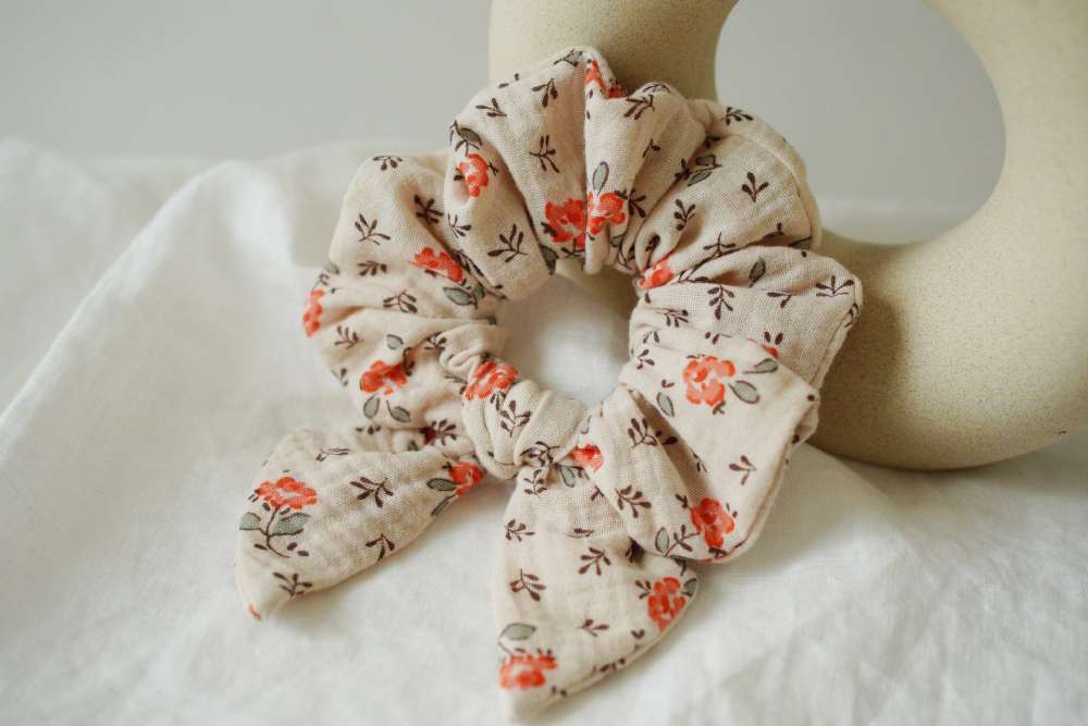 Chouchou Nœud Maëlys fleuri beige et rose