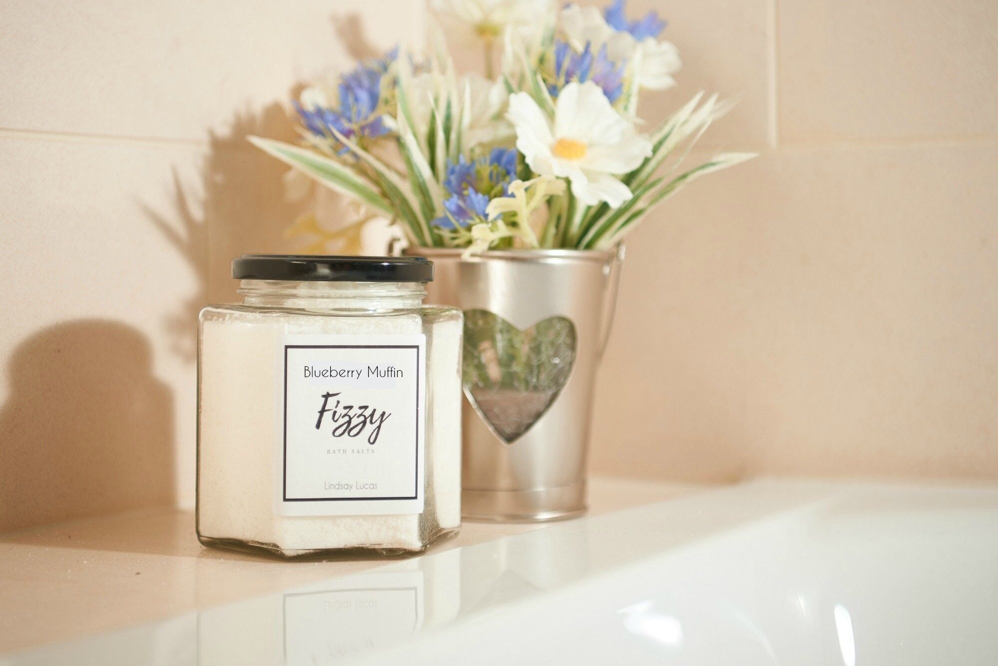 Muffin ai mirtilli sali da bagno frizzanti, sali bomba da bagno, sali da bagno frizzanti, sali di Epsom, sali terapeutici, profumo di muffin ai mirtilli