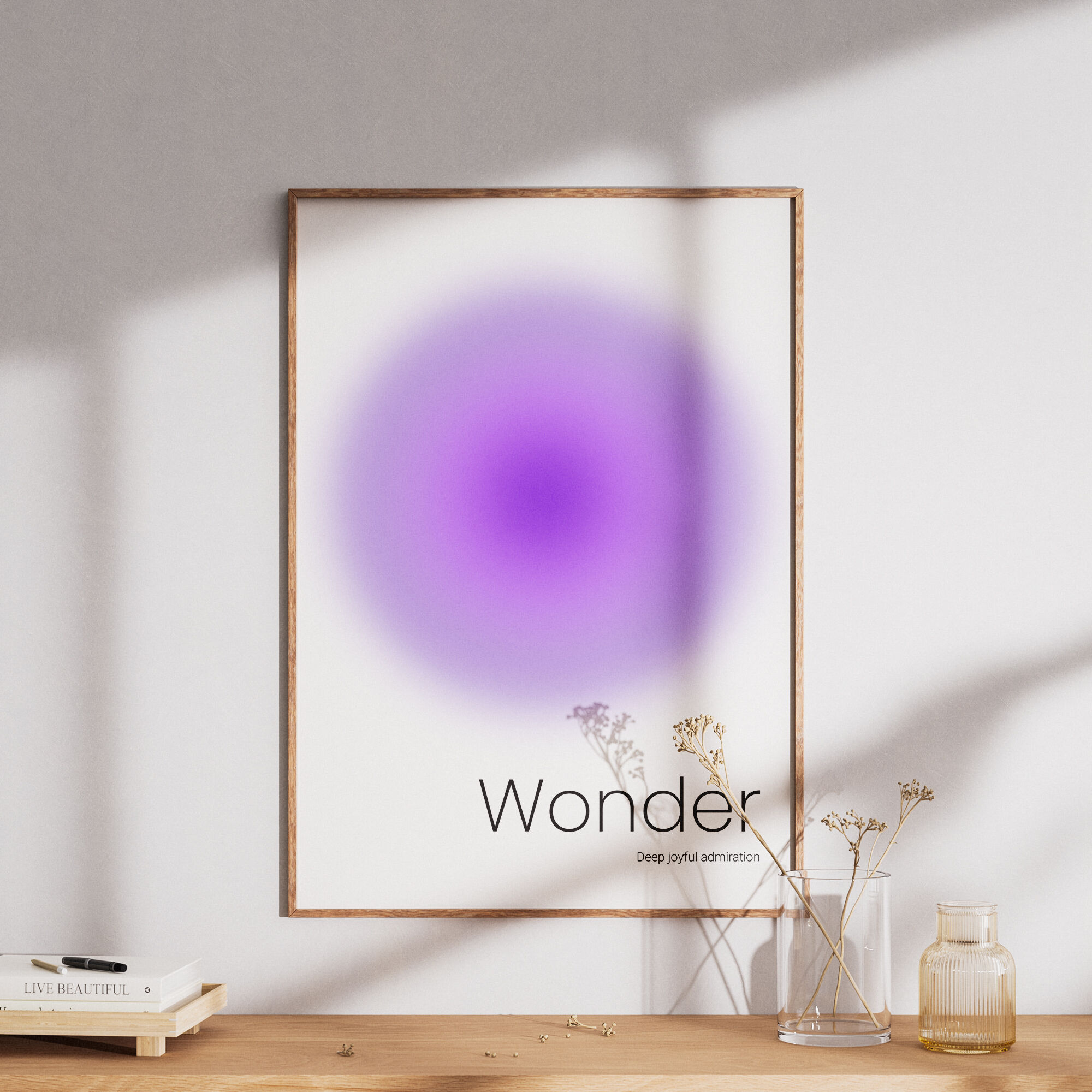Affiche décorative minimaliste violette dégradé avec texte "Wonder" design moderne épuré