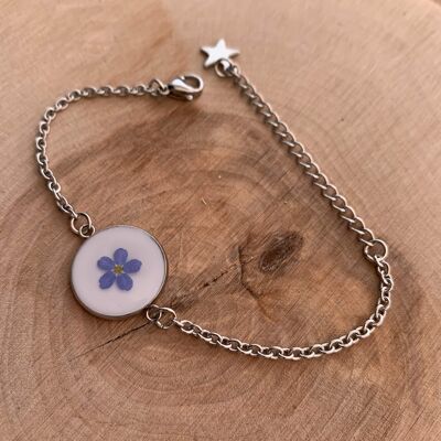 Adjustable bracelet dried flower Myosotis resin circle silver white background