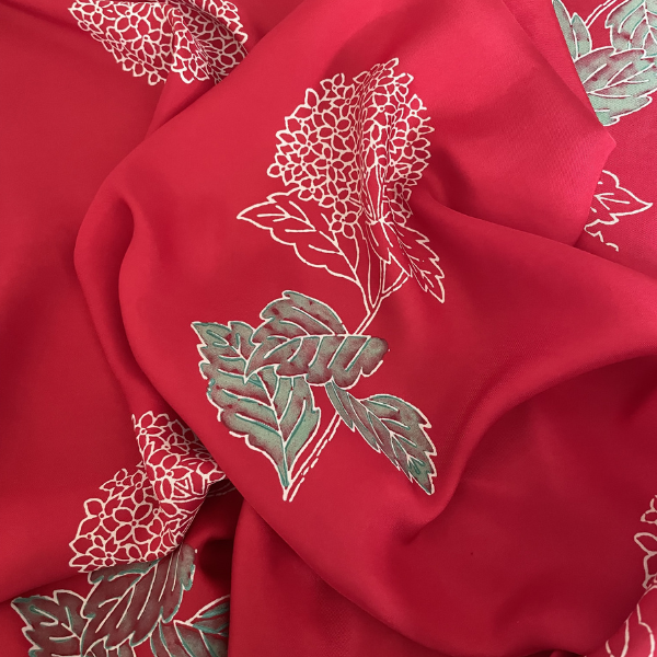 Bufanda de seda con estampado botánico de peonías, color rojo, 180 cm x 45 cm.