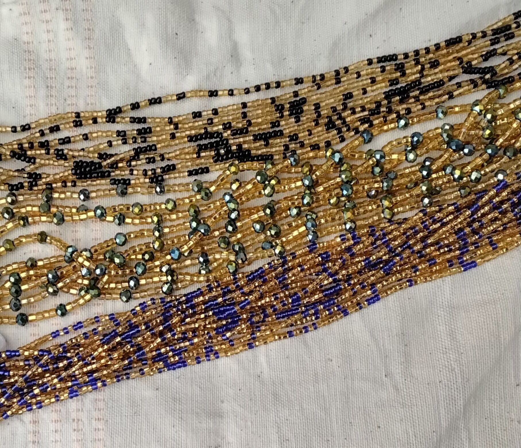 Cuentas para la cadera (Baya) – Paquete de 50 piezas | Colores y diseños surtidos (mezcla de semillas y cristales)