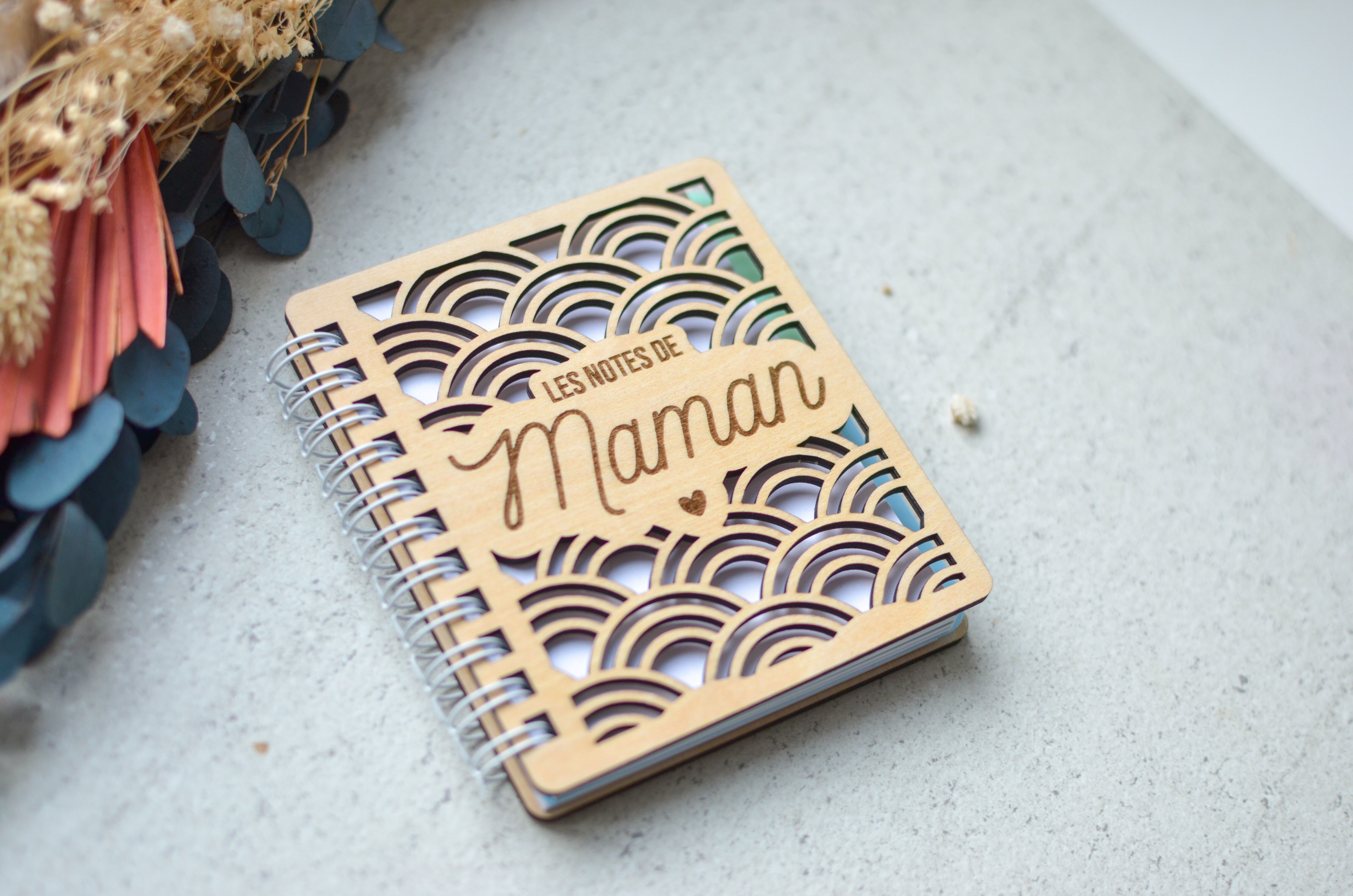 Engraved wooden notebook “Mom’s Notes” – laser-cut cover – practical and original gift – handcrafted in France