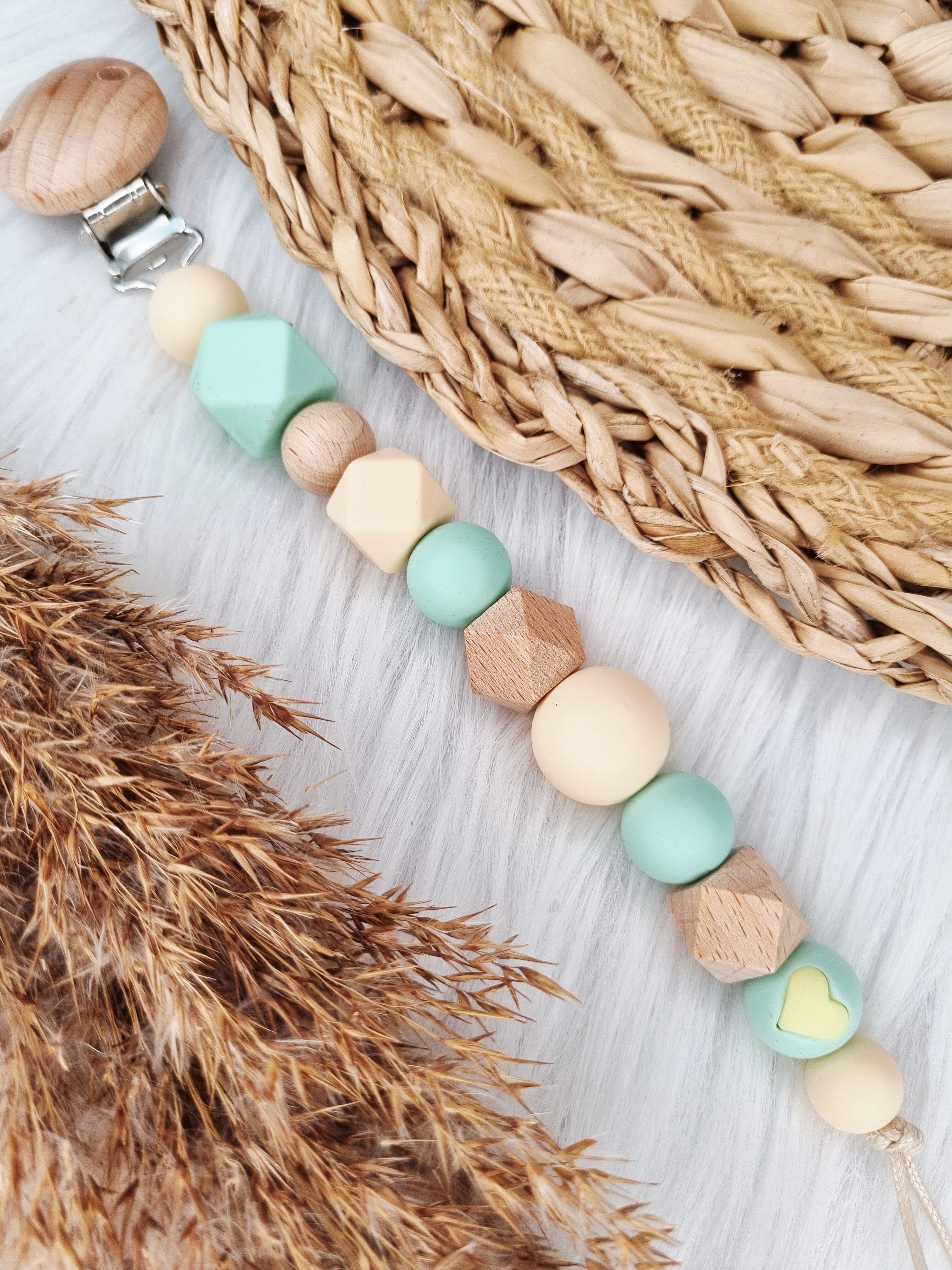 Pacifier clip - Heart mint, vanilla