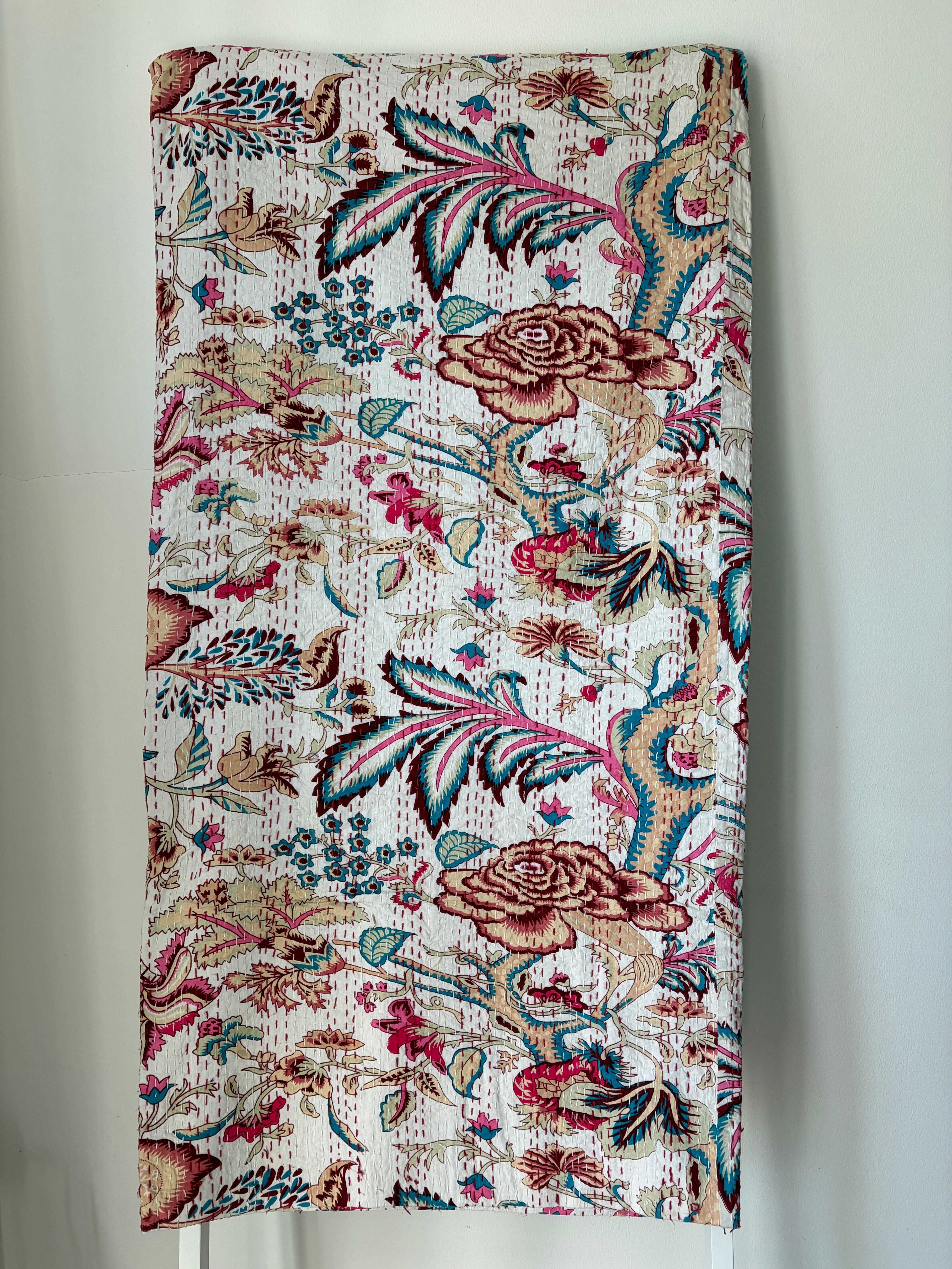 Couvre-lit brodé Kantha à la main - Motifs floraux