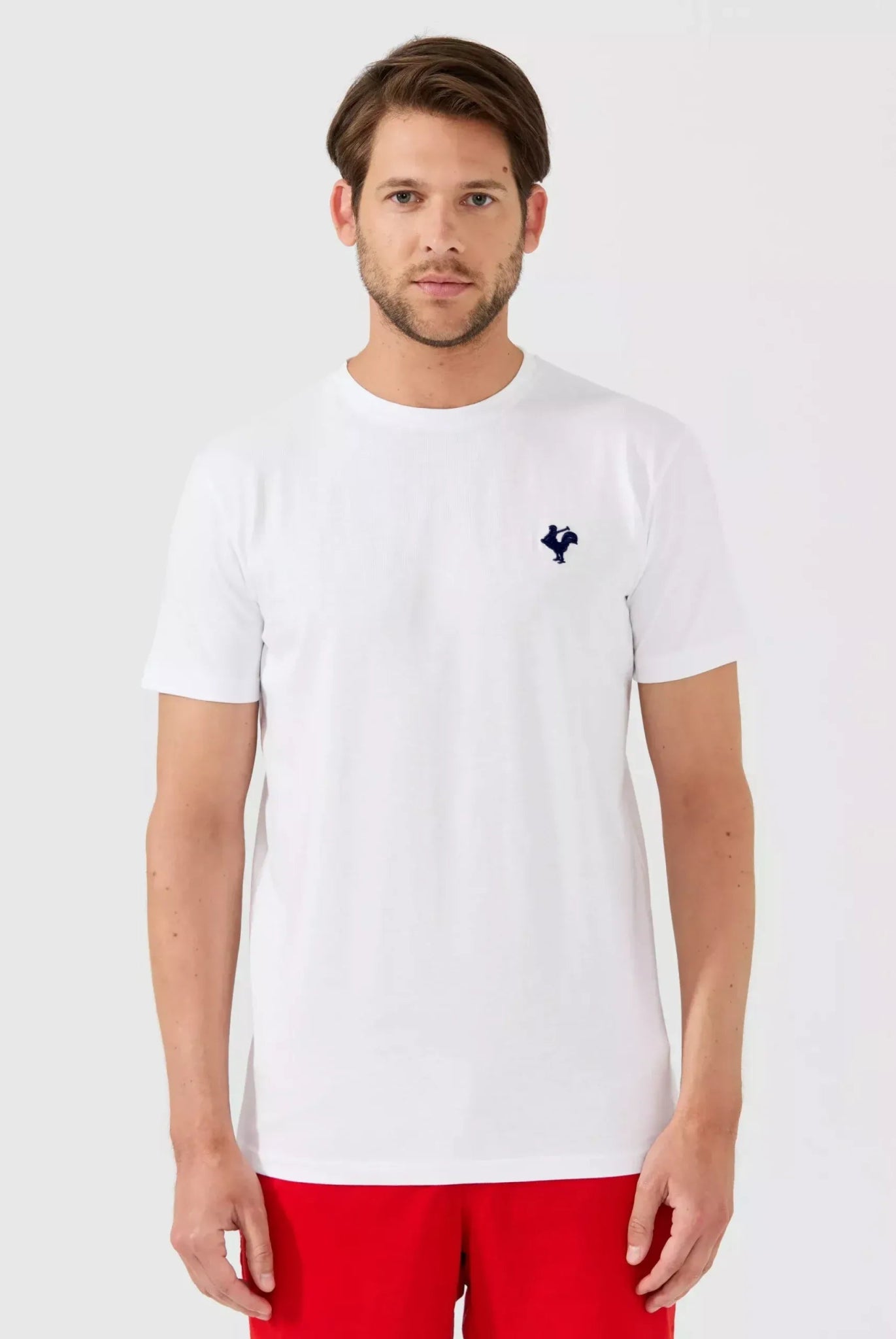 Gerard: Camiseta con el emblemático Logo del Gallo Bordado