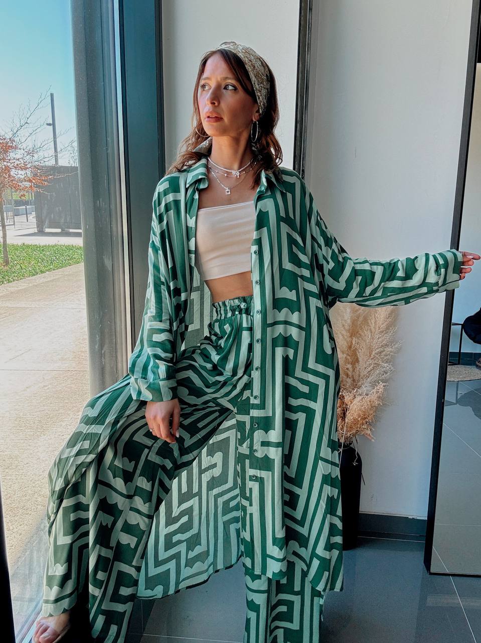 Ensemble Chemise Longue & Pantalon Imprimé – Style Graphique Contemporain