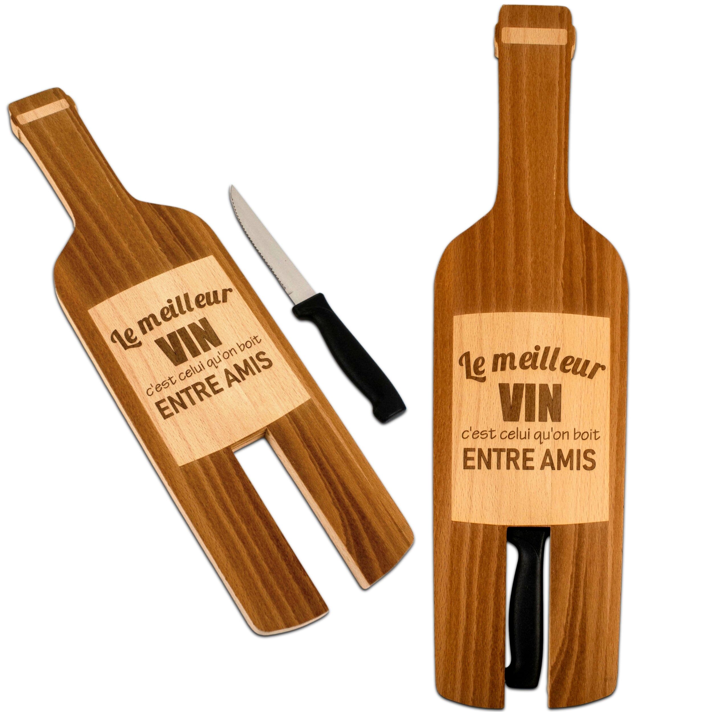 Beechwood cutting board in the shape of a wine bottle with integrated knife – The best wine is that which is shared with friends – wine lover gift – friend gift – Christmas gift – birthday gift