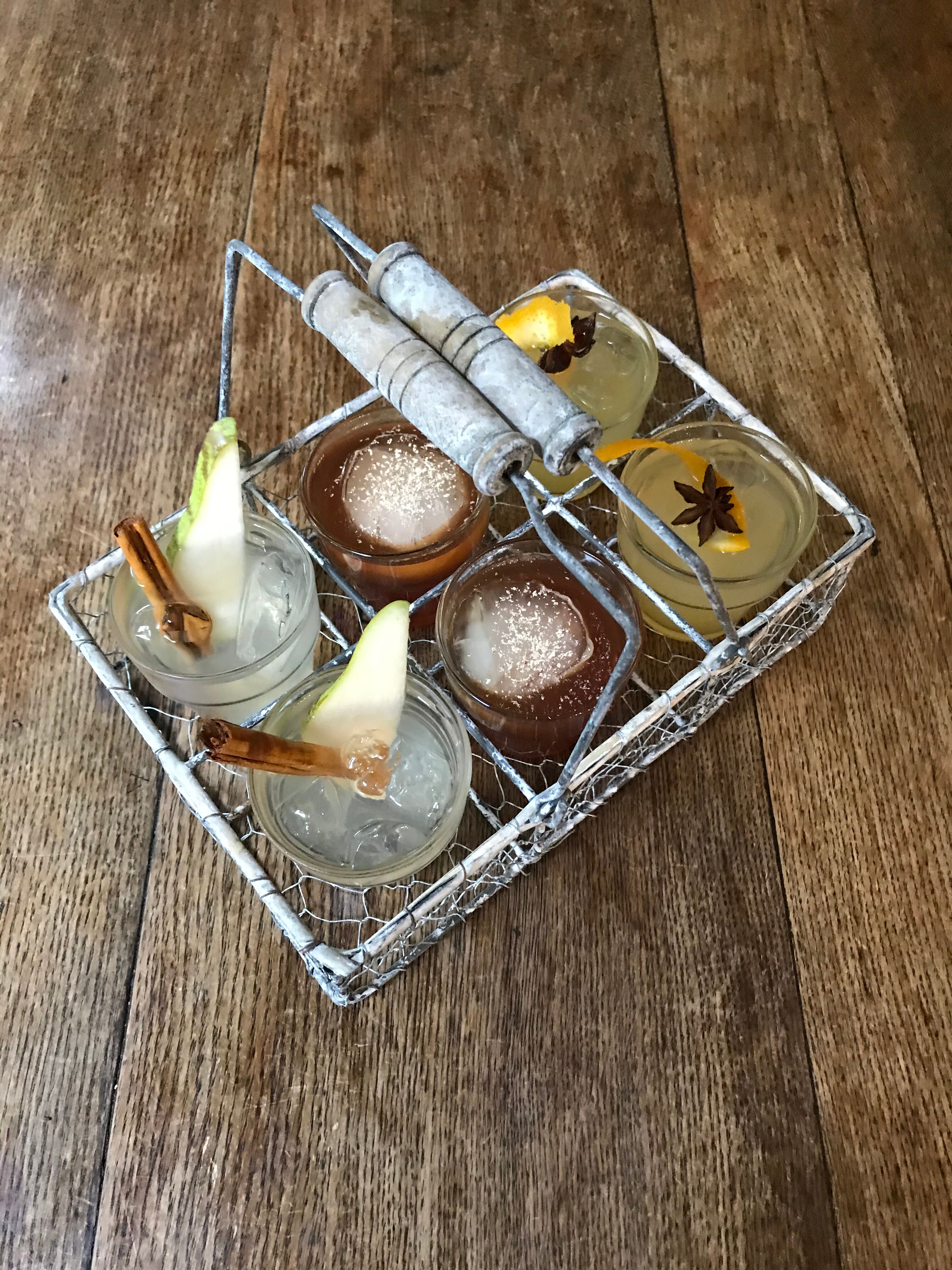 Set da degustazione cocktail con cestino in metallo e 6 bicchieri
