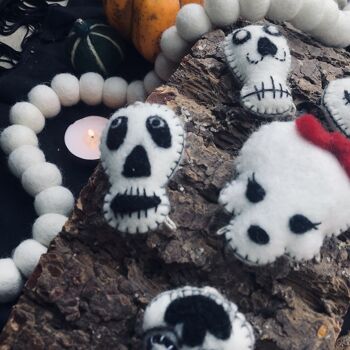 Crânes d'Halloween en feutre faits à la main (lot de 5) décorations biodégradables suspendues 3