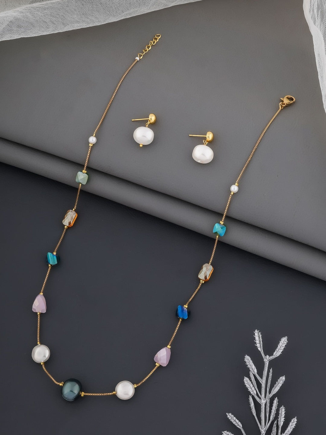 Brass Gold-Plated Necklace – Retail Jewelery – Crystal Embellished