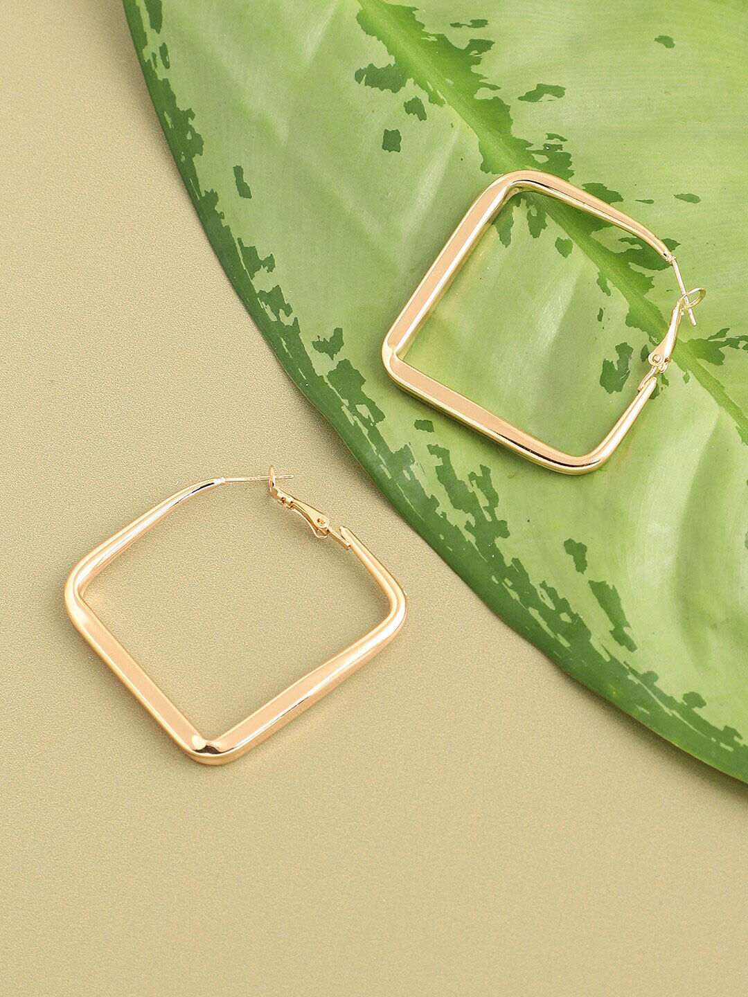 Square Hoop Earrings – Gold-Plated Jewelery – Lever Back Closure – 3cm