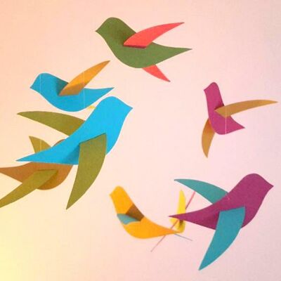 Mobile pour bébé 8 Oiseaux arc en ciel en papier cartonné recyclé sur cercle en bois 20x45cm