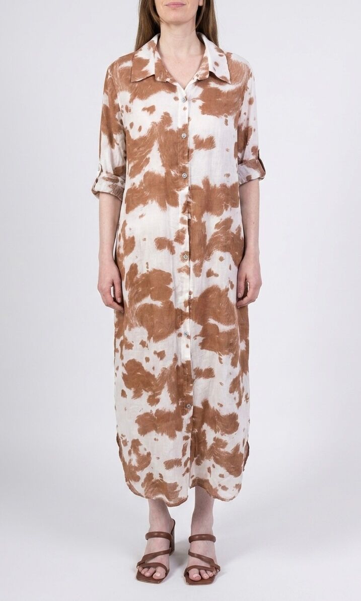Full-buttoned long shirt dress with adjustable buttoned sleeves and animal print