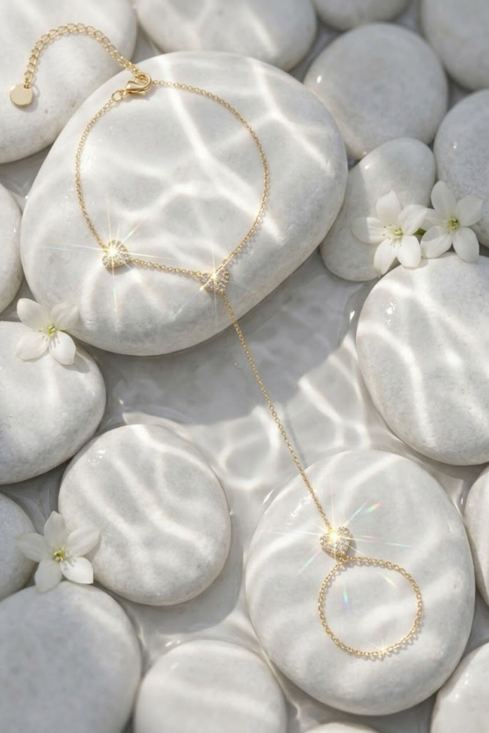 Chaîne de Main Cœur en Acier Inoxydable – Élégance Romantique & Tendance