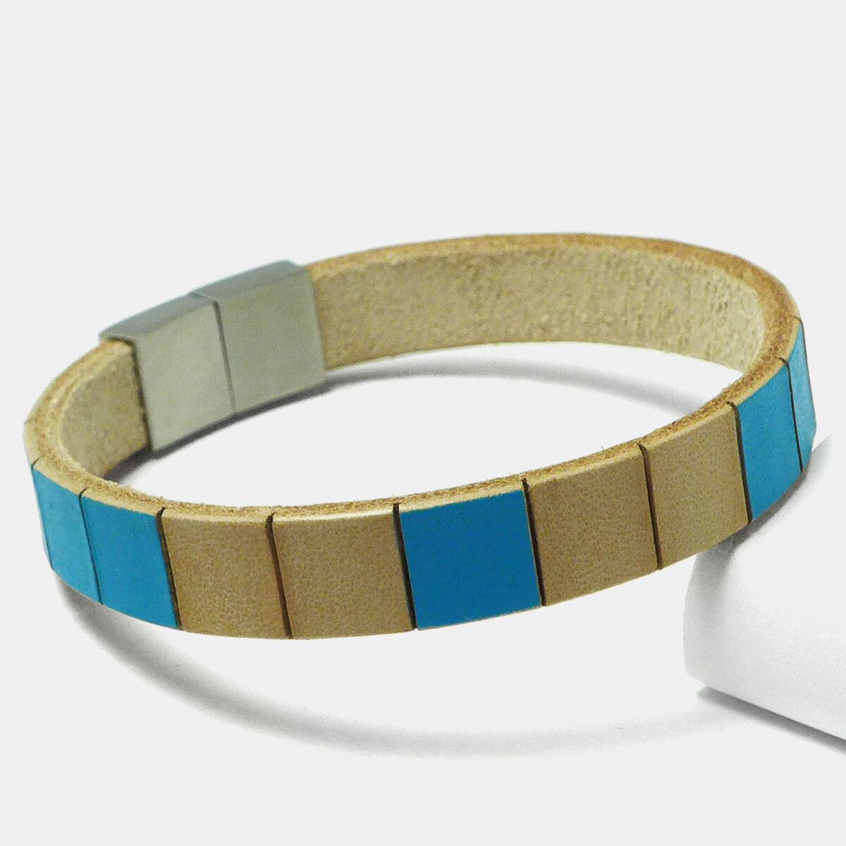 Leather Star Raw MG94 – Men's leather bracelet with light blue grid structure