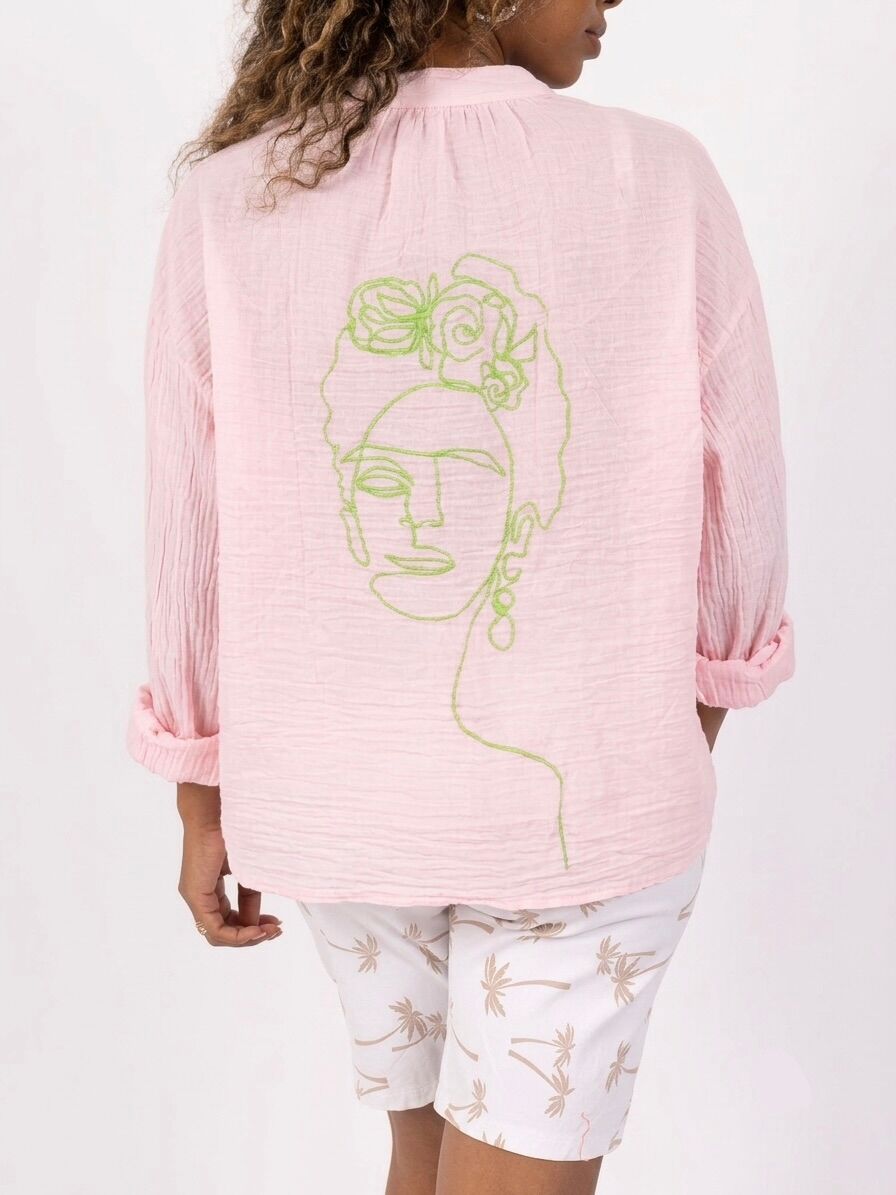 Lightweight, loose-fitting shirt with mandarin collar and printed back inspired by "Frida Kahlo".