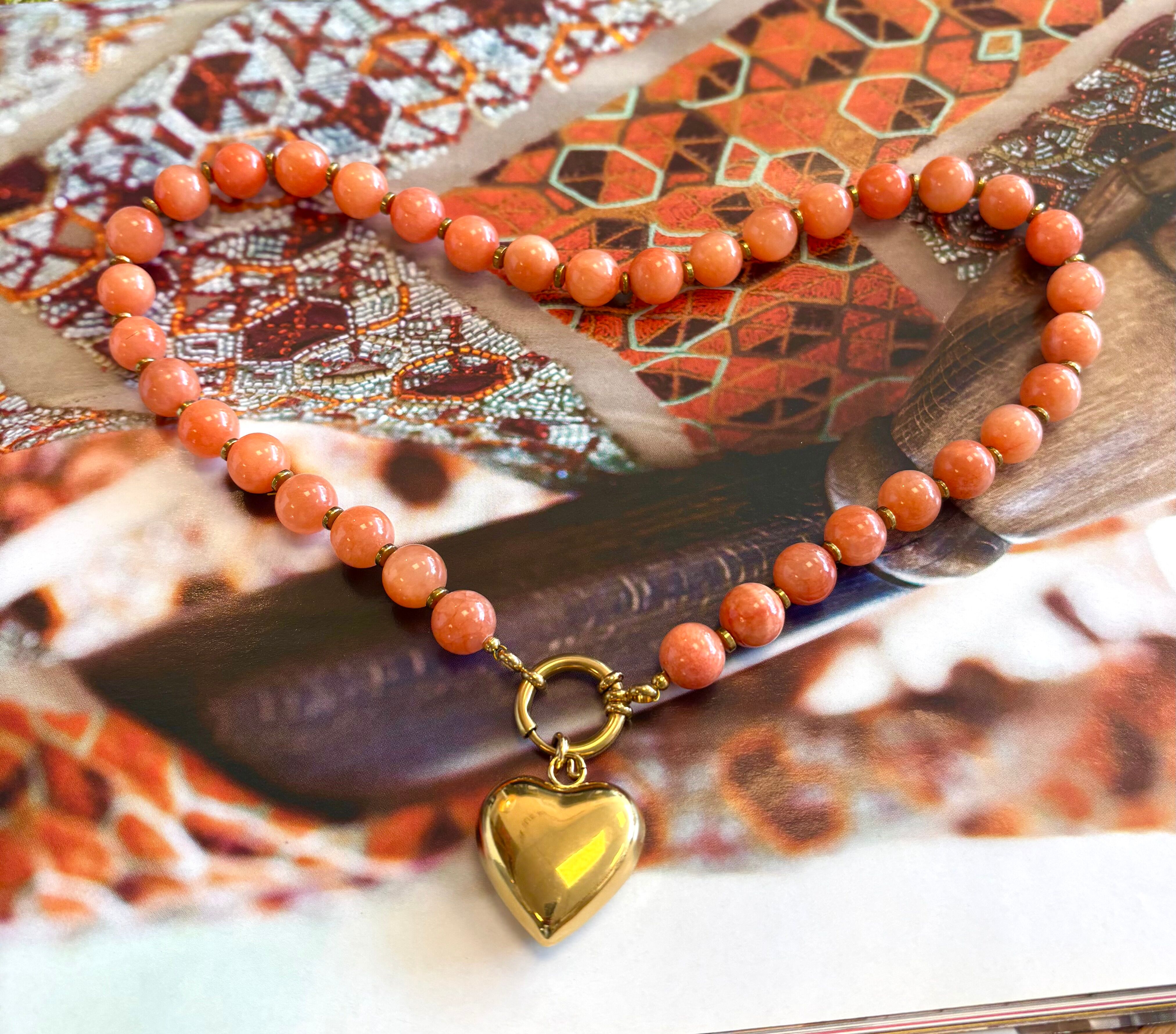 Necklace orange chalcedony beads 10mm/heart gold