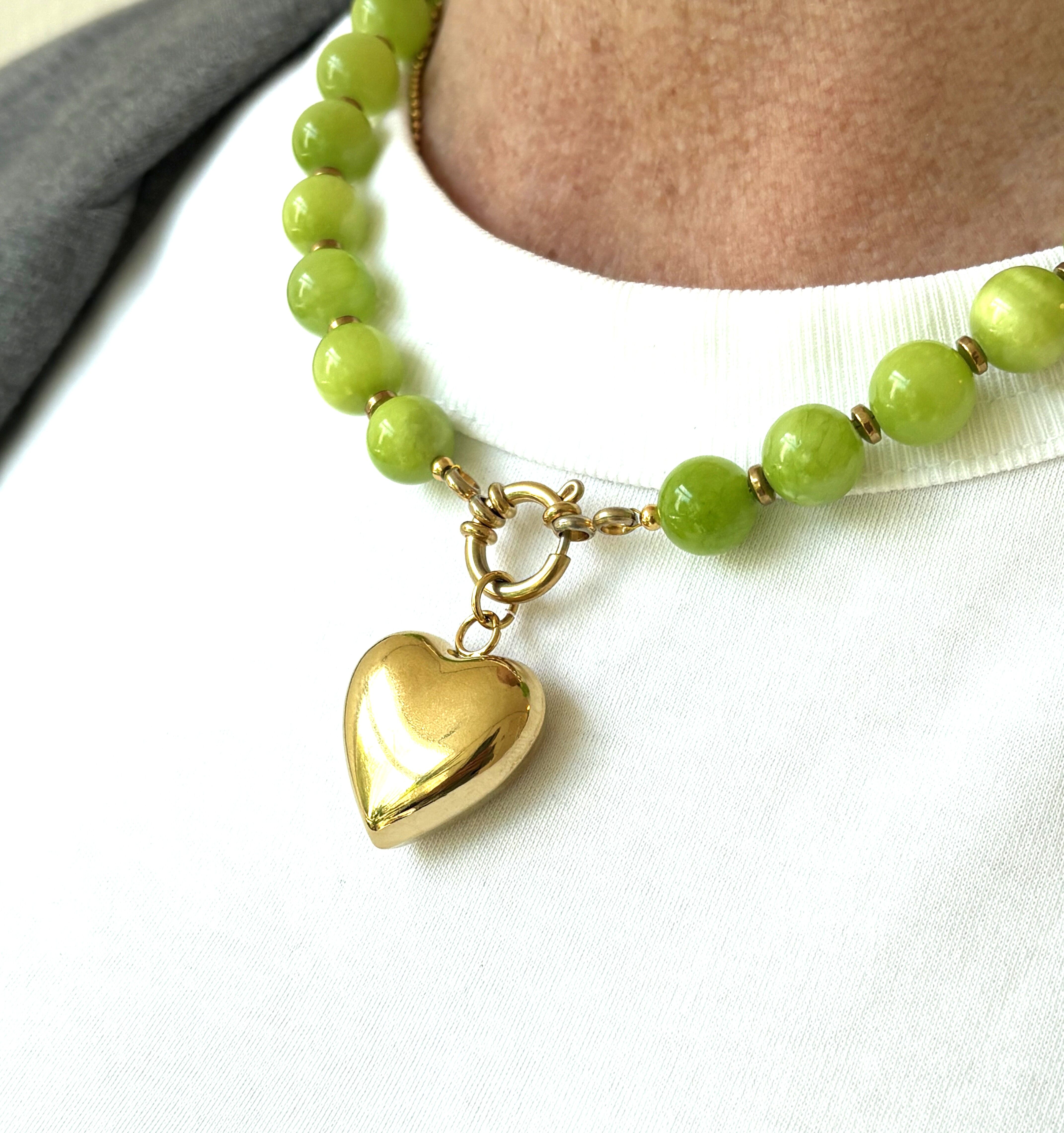 Necklace green jade beads 10mm / heart gold