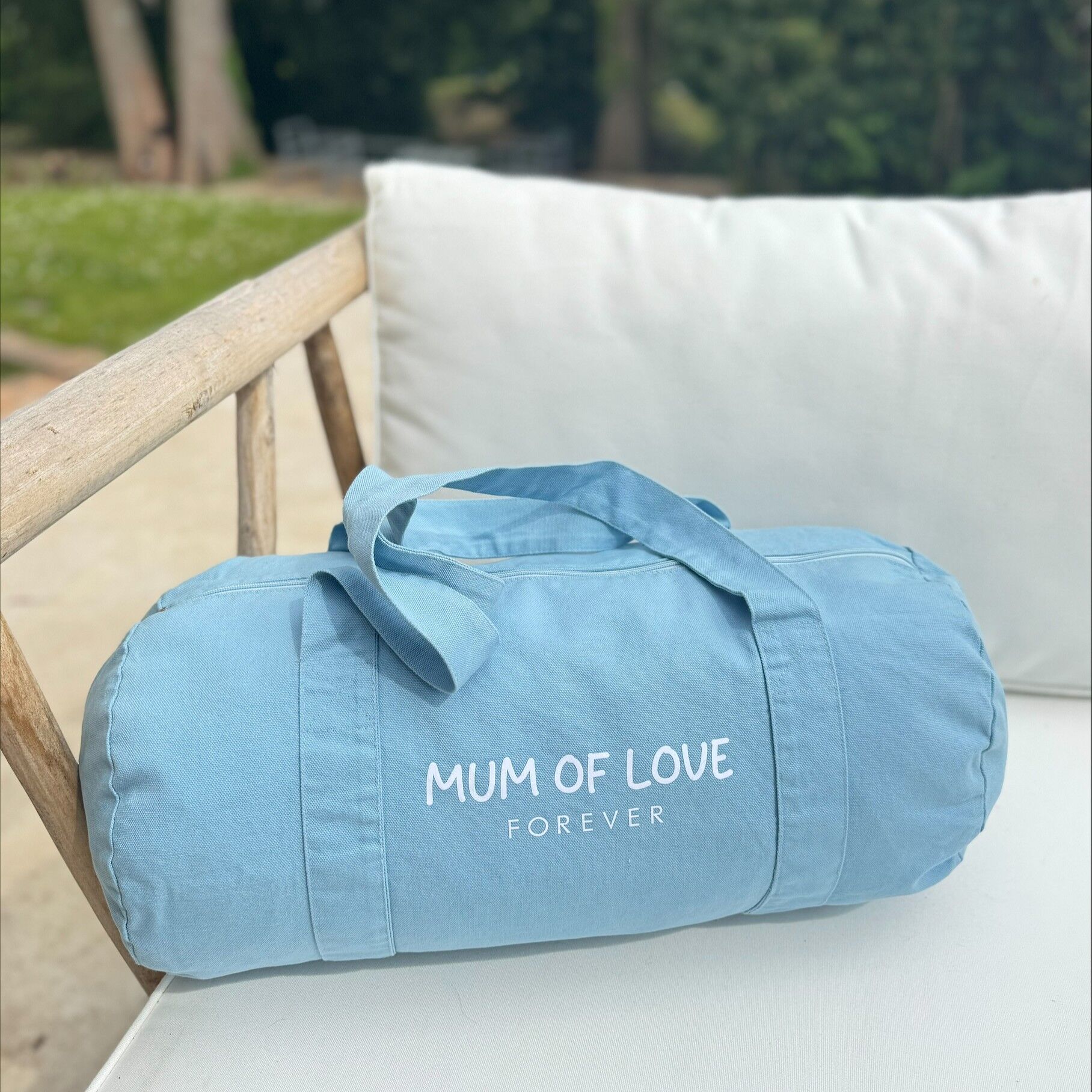 Bolsa de viaje de algodón orgánico "Mum of Love", disponible en 2 colores.