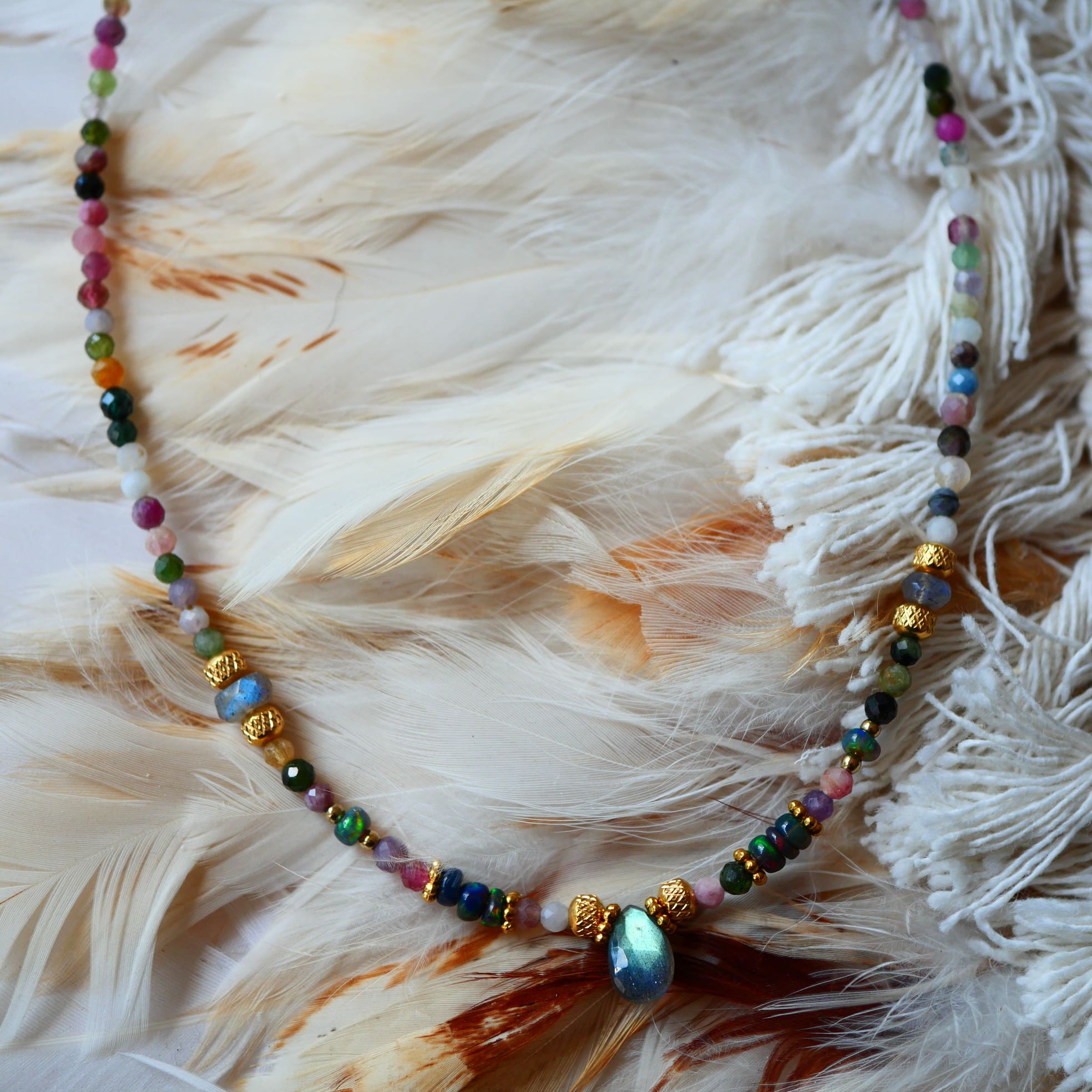 Collier Nisha — Tourmalines, Labradorite & Opale Noire