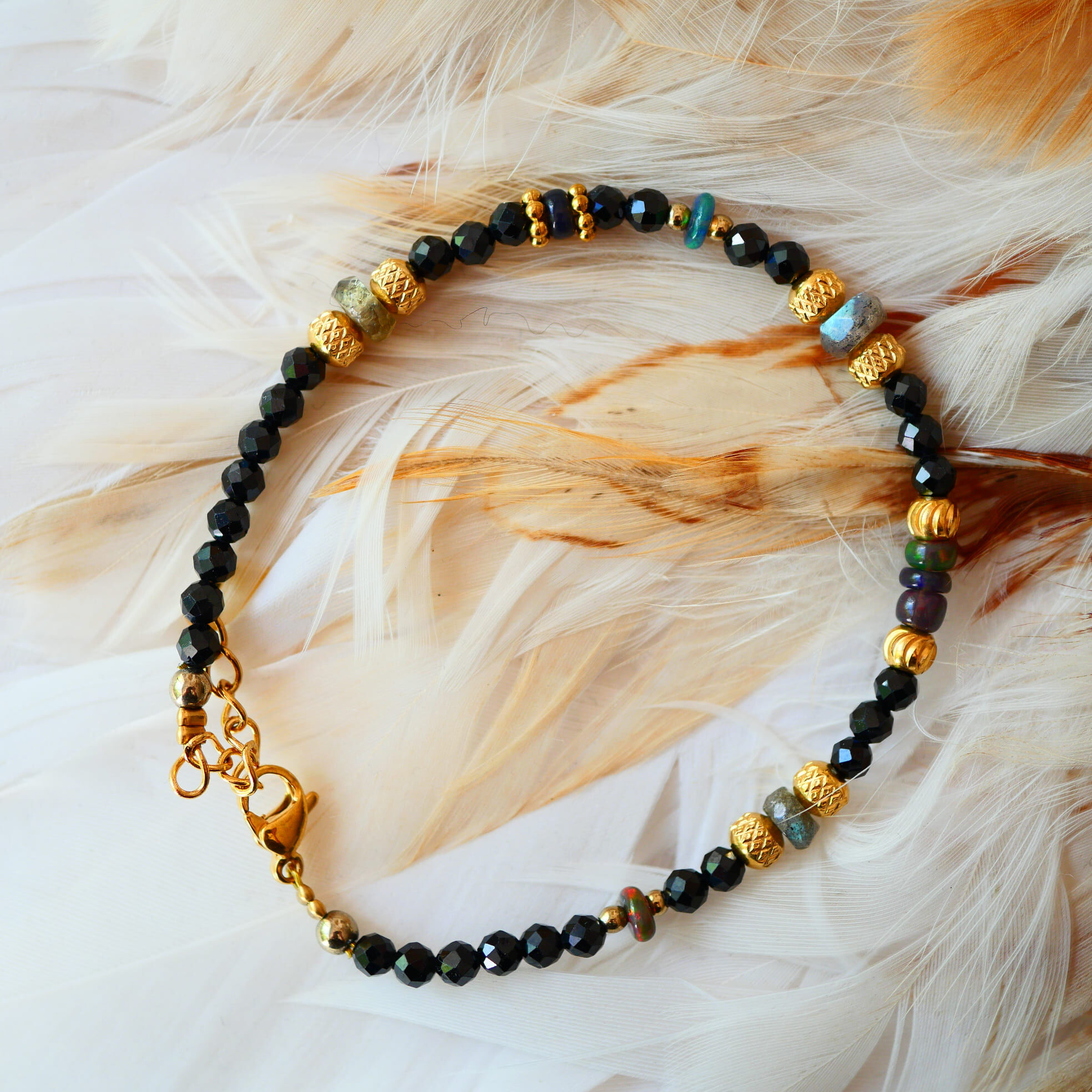 Bracelet Gahan Spinelle – Mystère & Profondeur