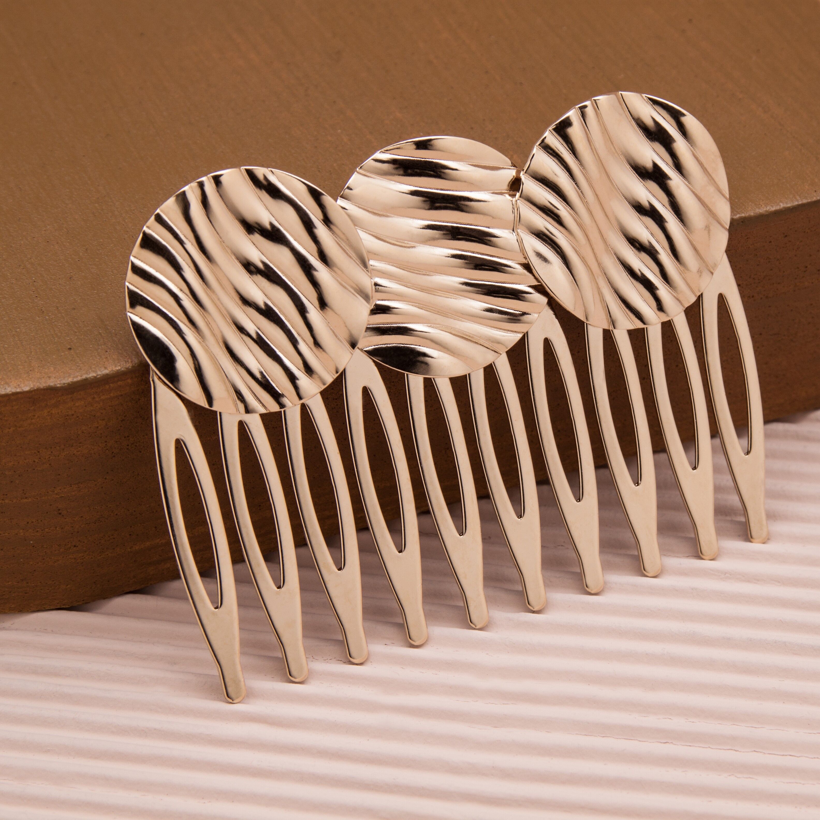 WAVY comb