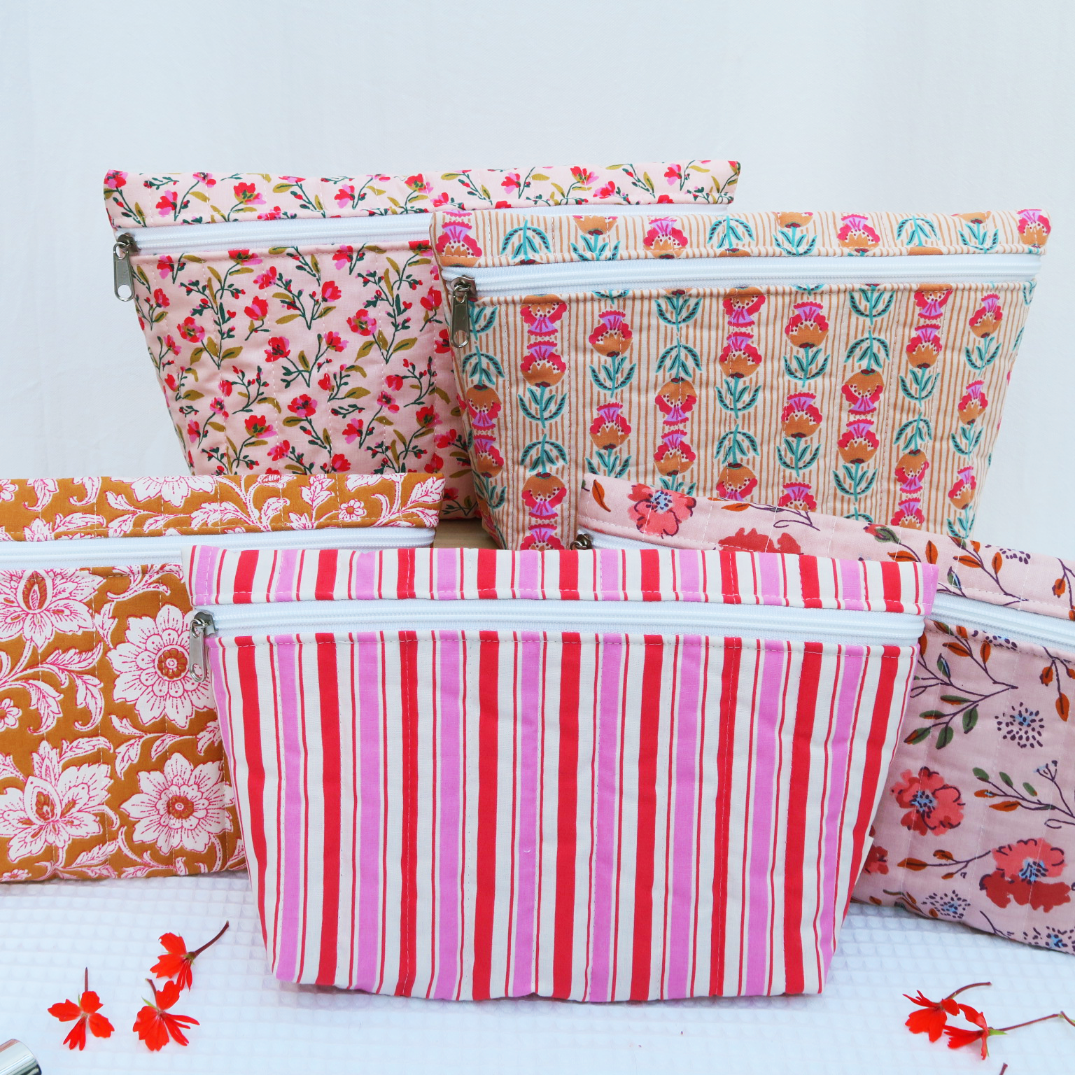 Quilted cotton toiletry bag – Les Beaux Jours Collection
