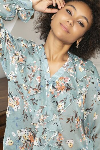 Top chemise boutonnée à imprimé bohémien avec volants et col V 2