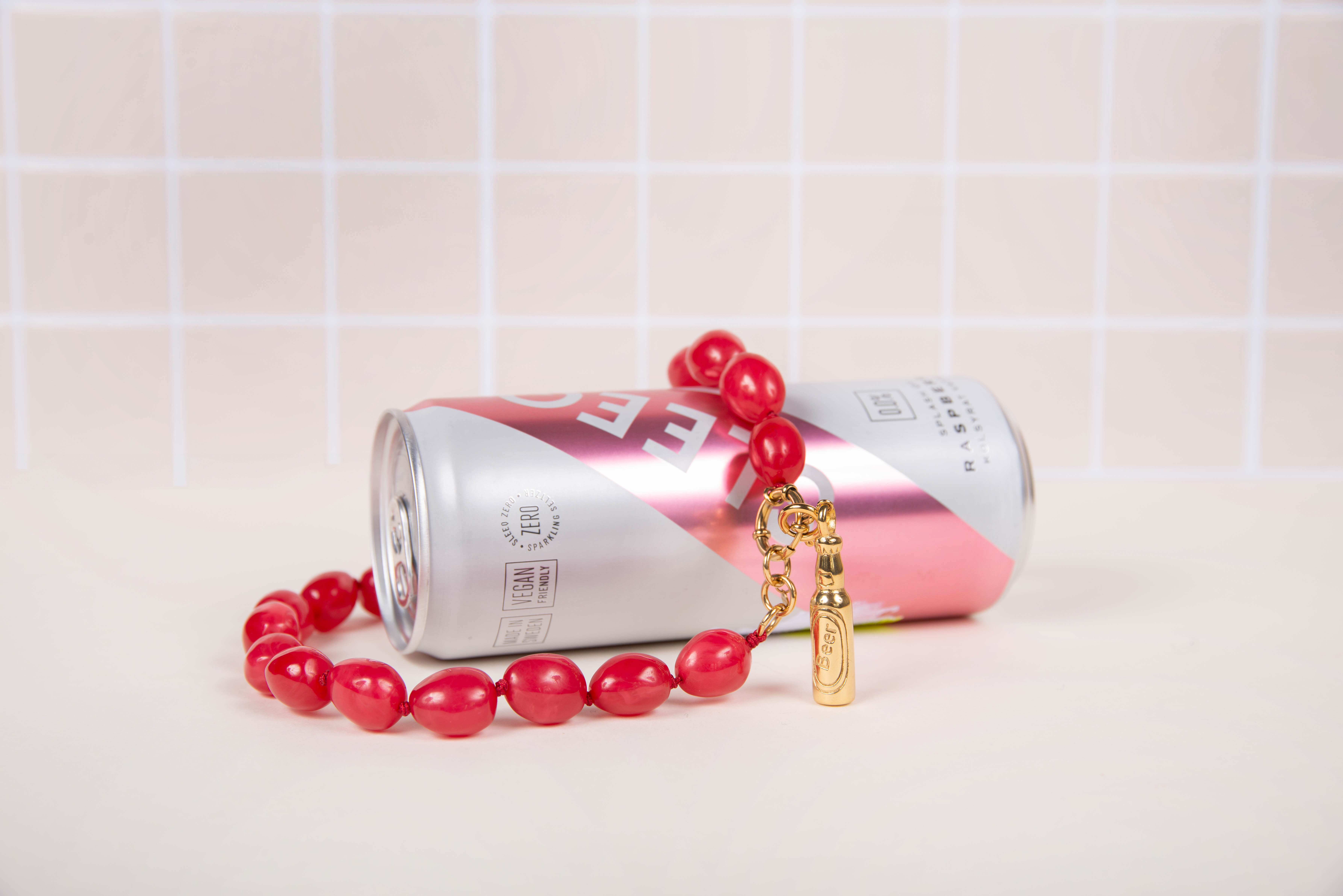 Collier résine rose - avec charms bière