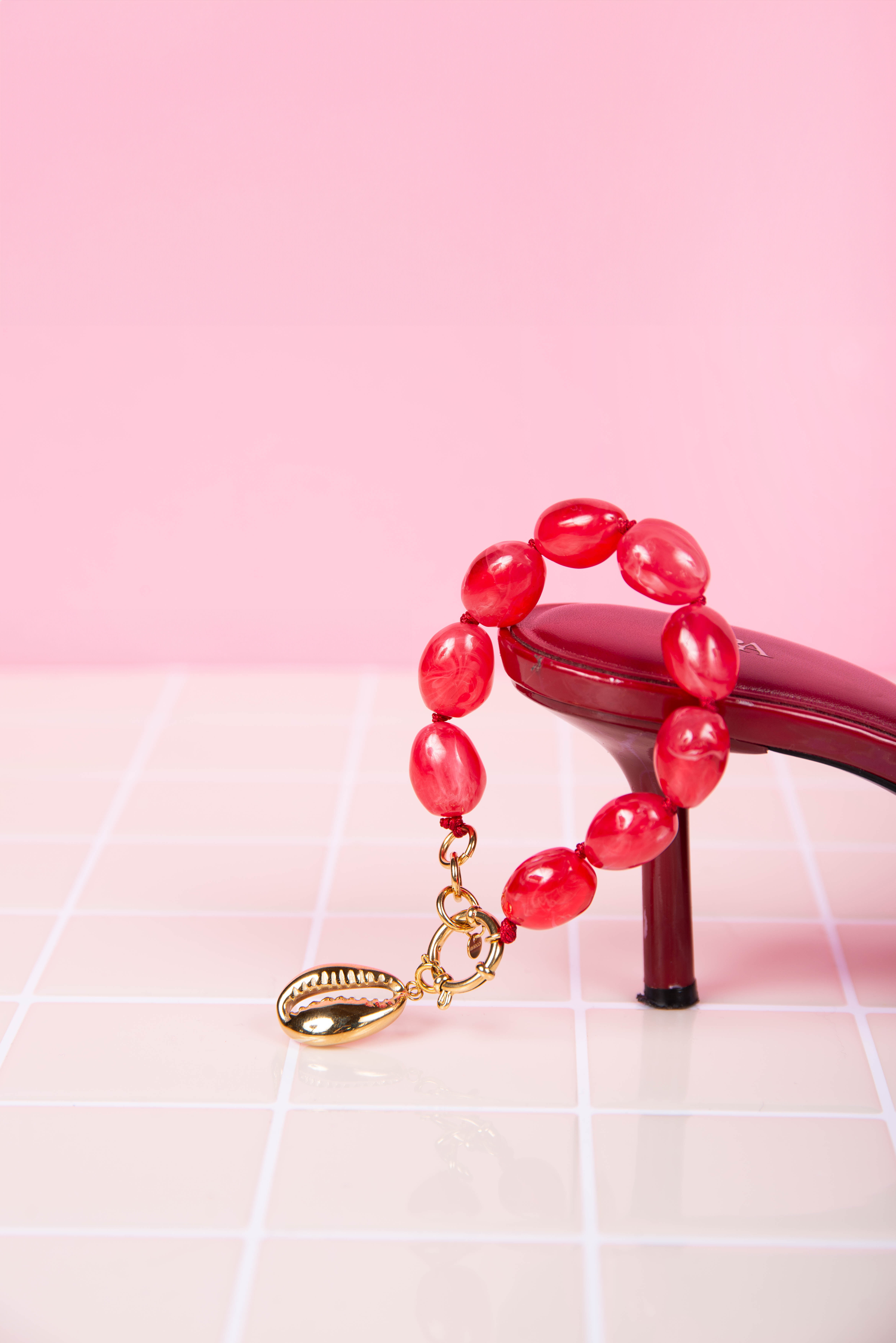 Bracelet résine rose - avec charms coquillage