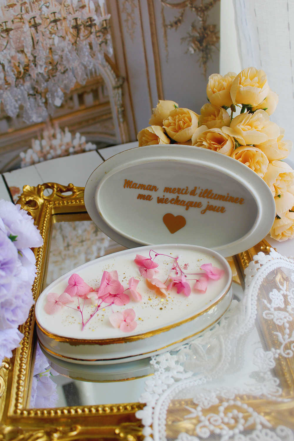 Personalized decorative candle, "Mom, thank you for brightening my life every day," rose and vanilla scent.