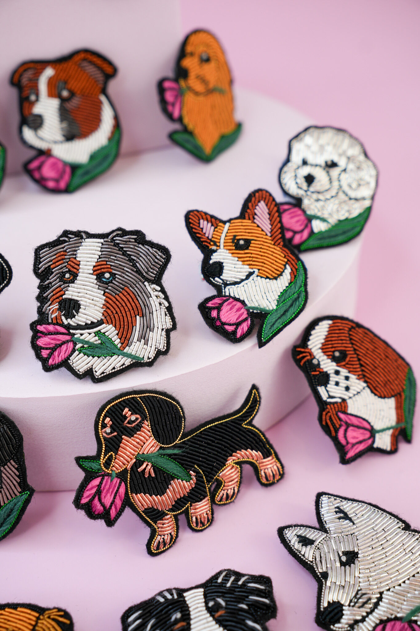 Lot complet – Collection 19 Broches Chiens