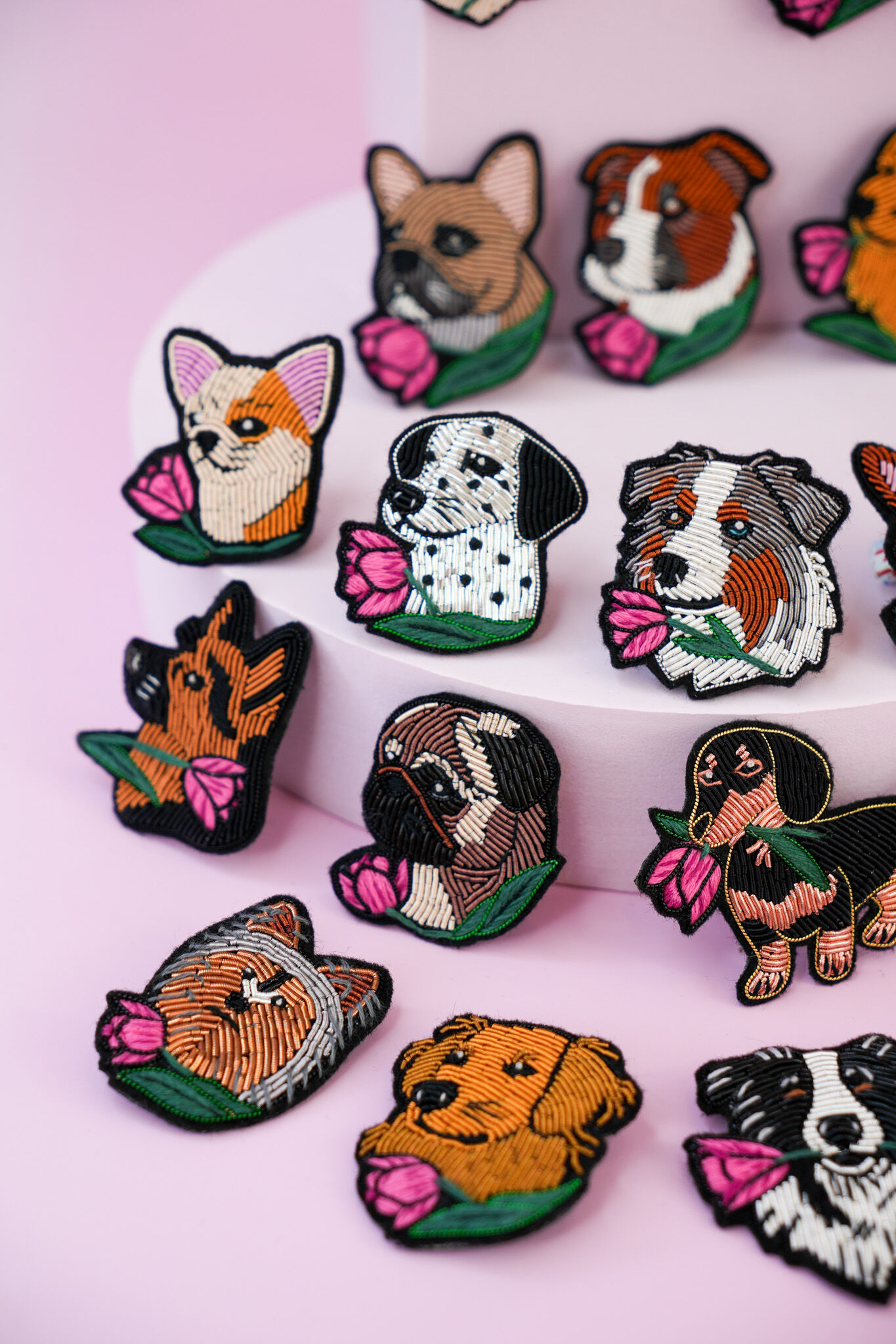 Lot complet – Collection 19 Broches Chiens
